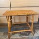 Petite table en rotin vintage