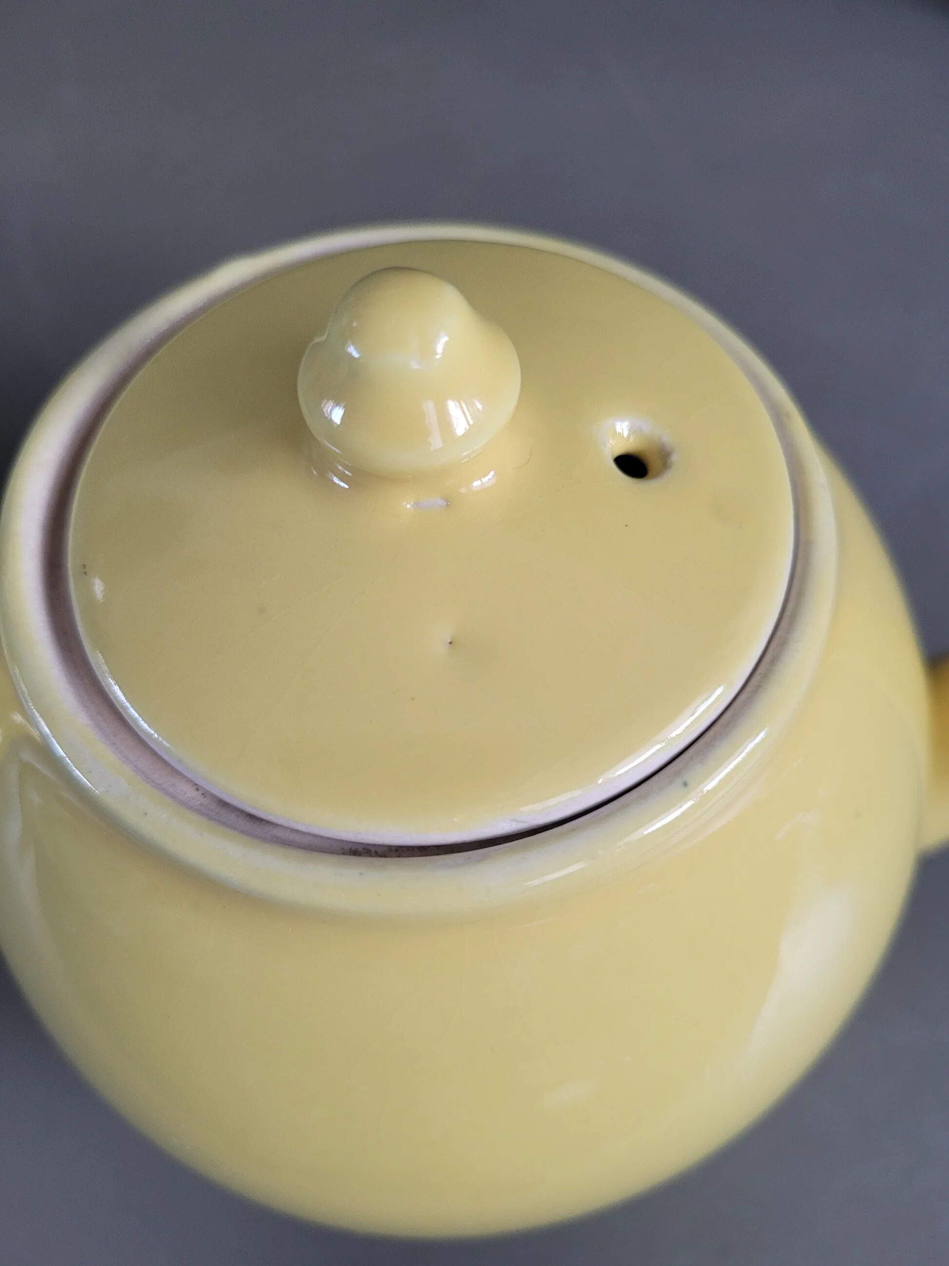 Old yellow porcelain teapot - 0.7L - Ref 890