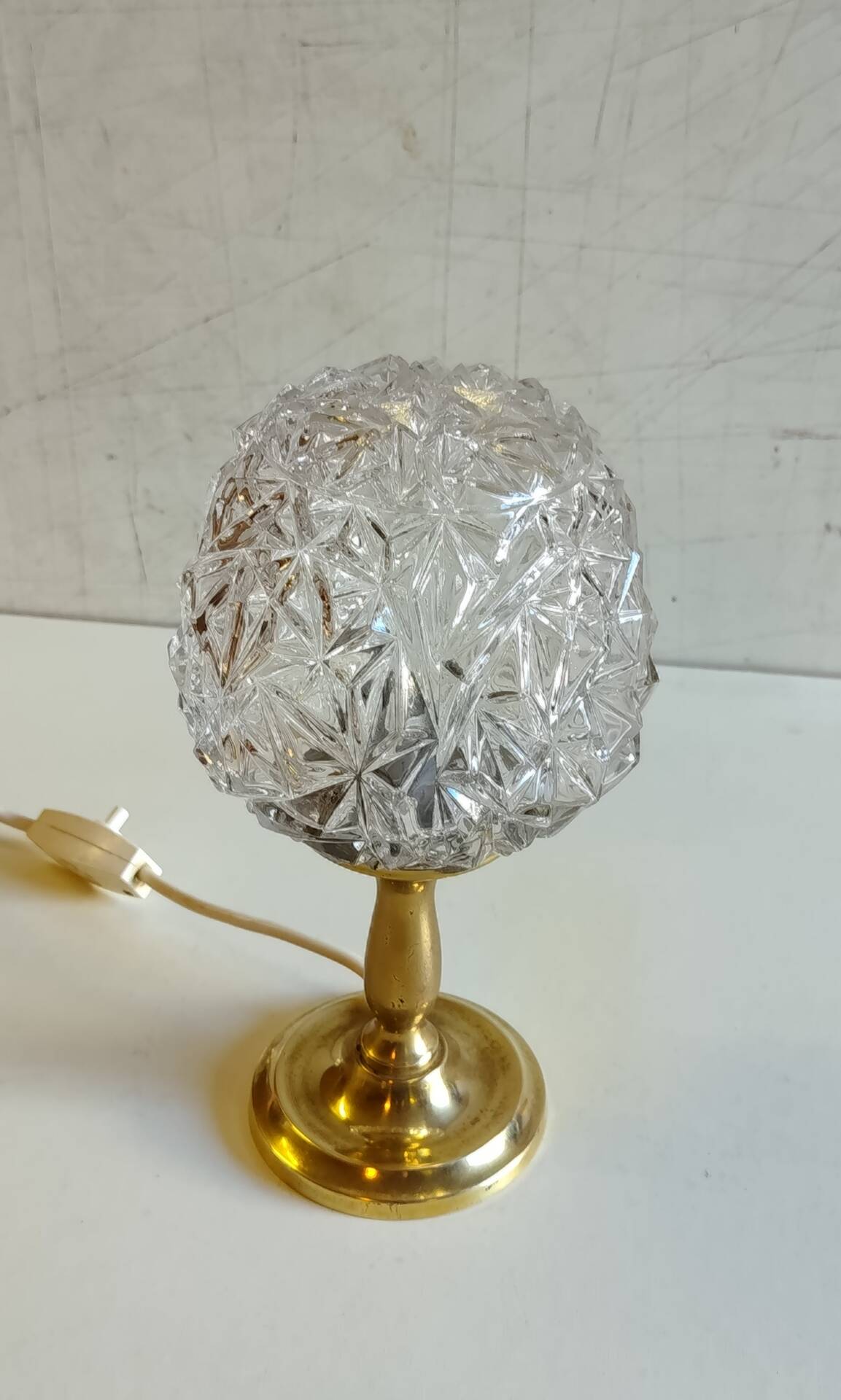 Lampe à poser en laiton doré et verre - mid.XXeme
