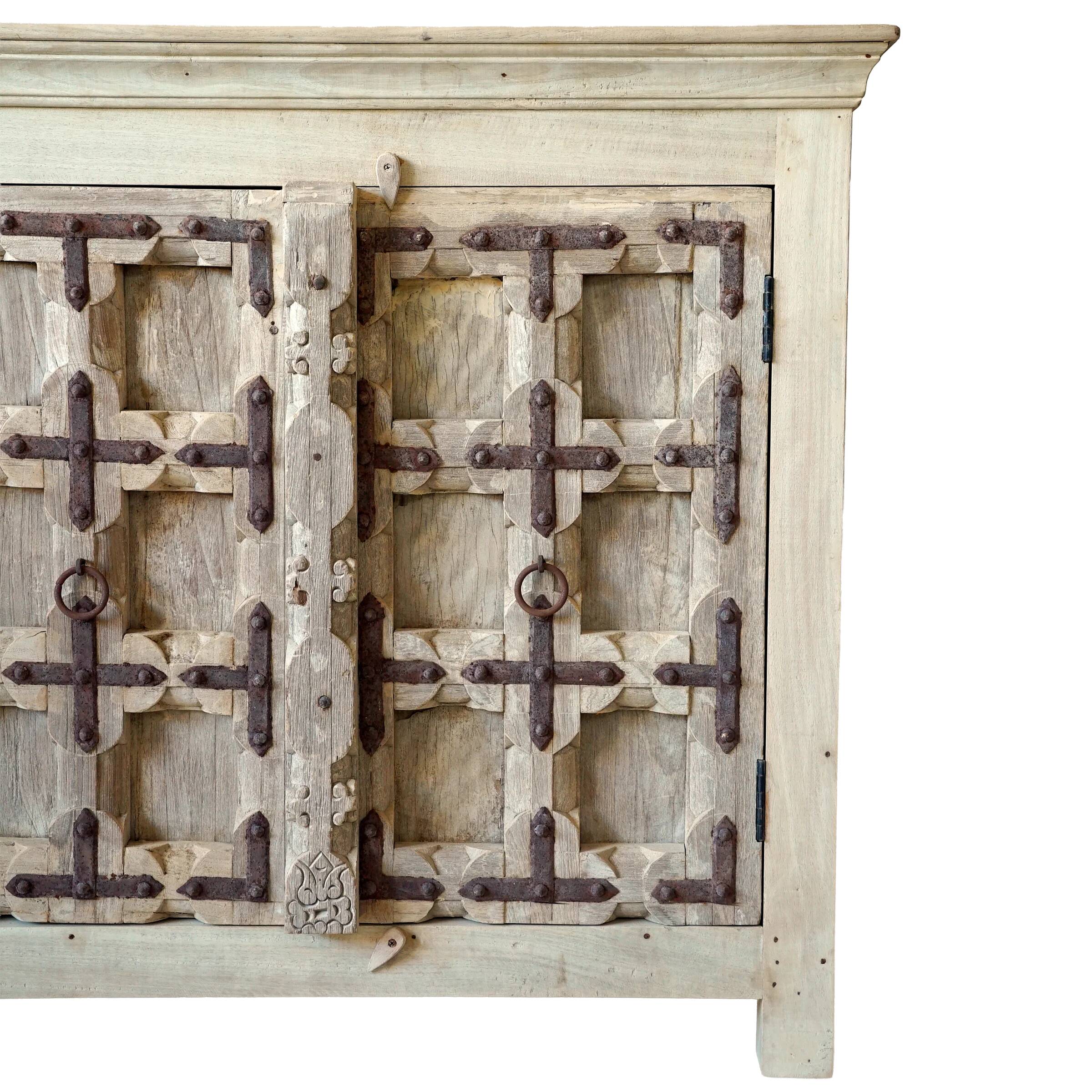 Ashta - Carved Indian buffet no. 4