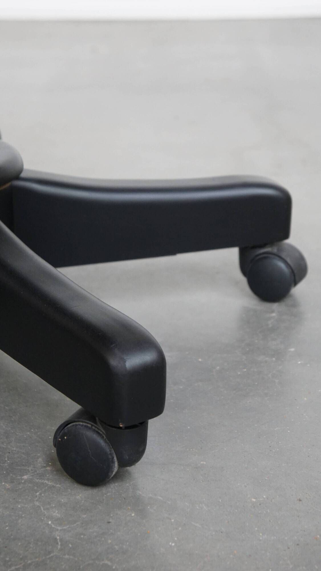 Chaise de bureau Chesterfield en cuir de vachette rouge/noir et bois