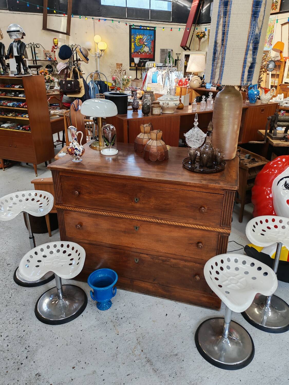 Chest of drawers known as a trouser press.