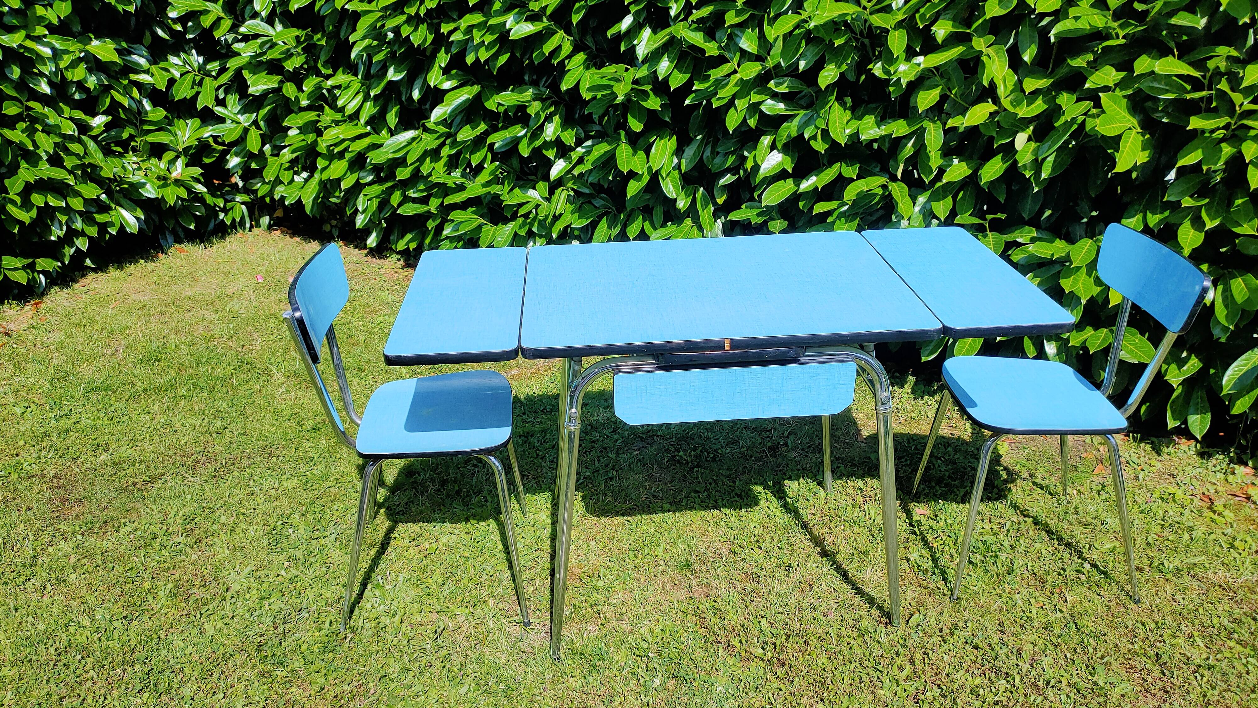 Table formica bleu