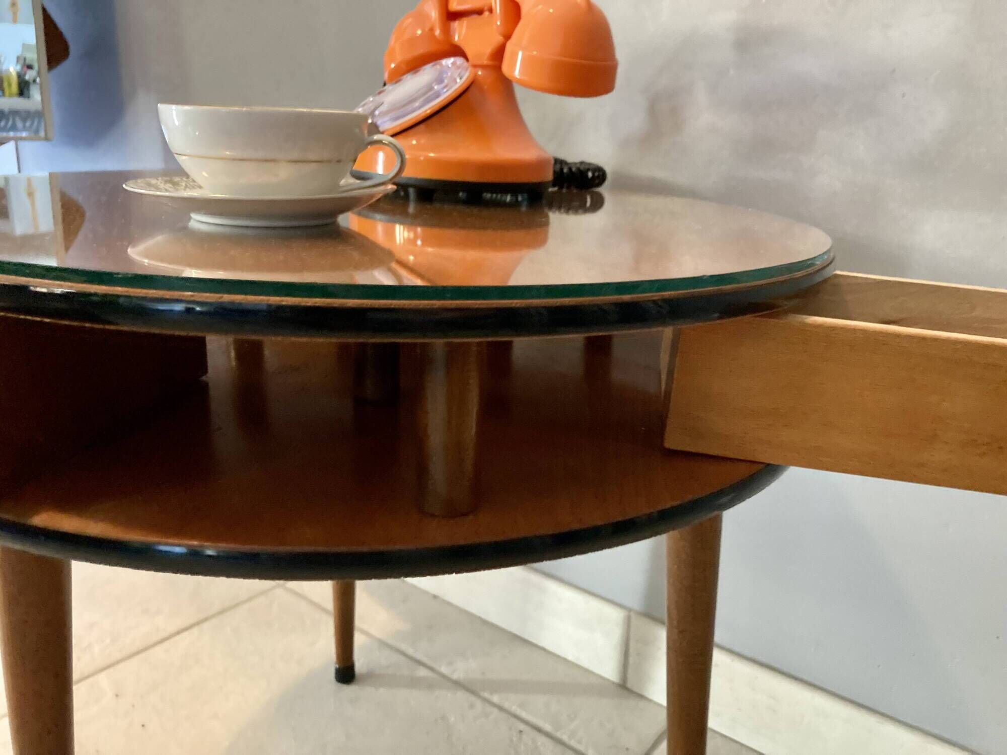 Travailleuse tripode, tiroirs et vitre en verre d'origine