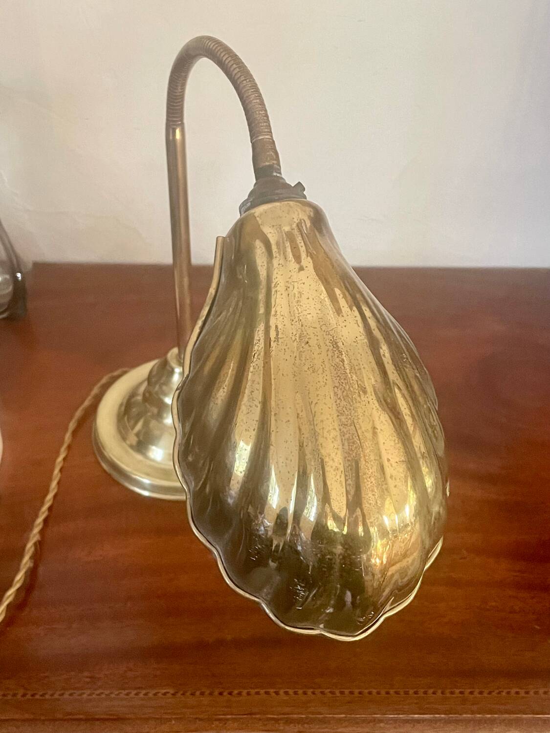 Flexible brass shell lamp