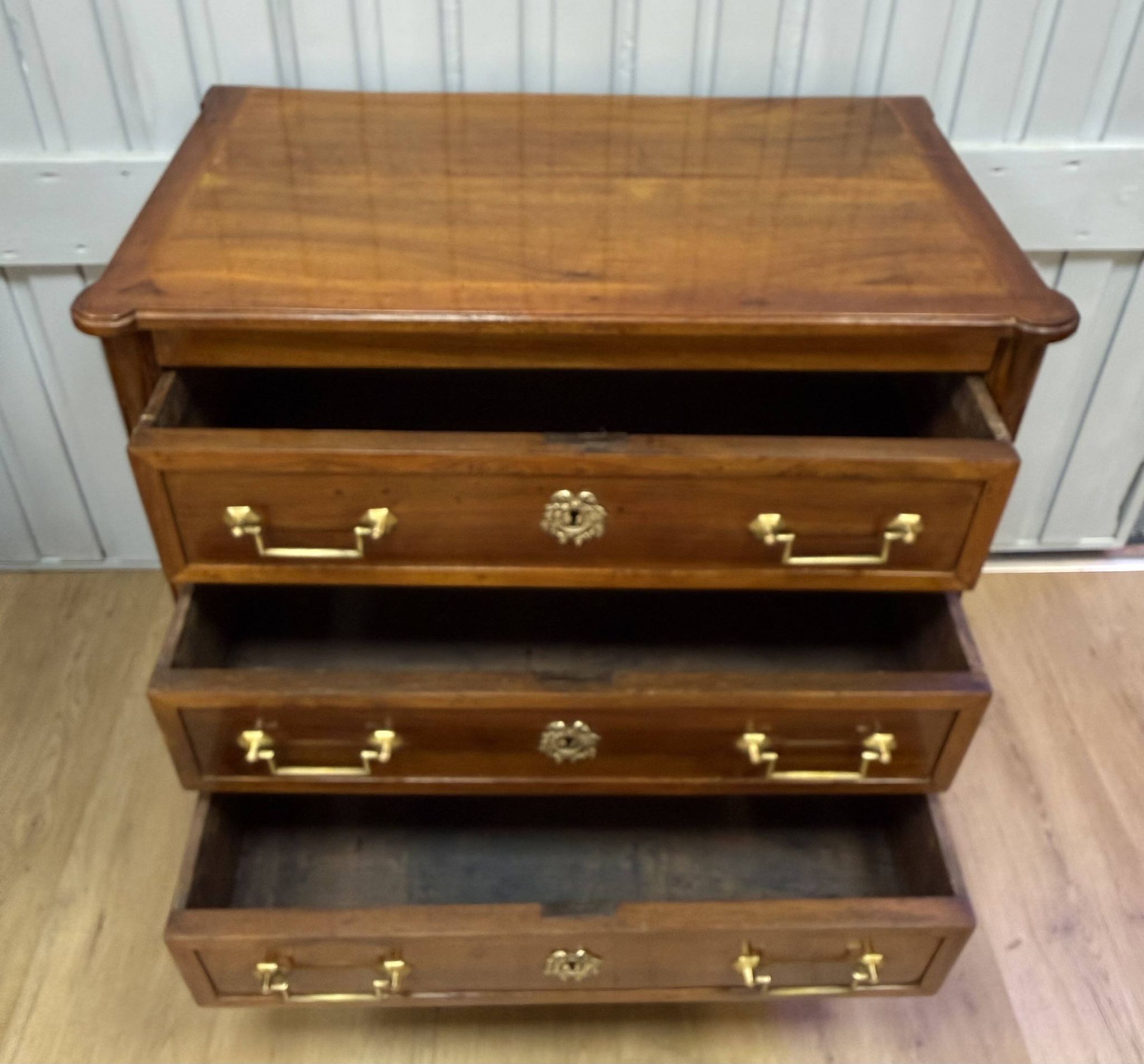 Small chest of drawers in Louis XVI style