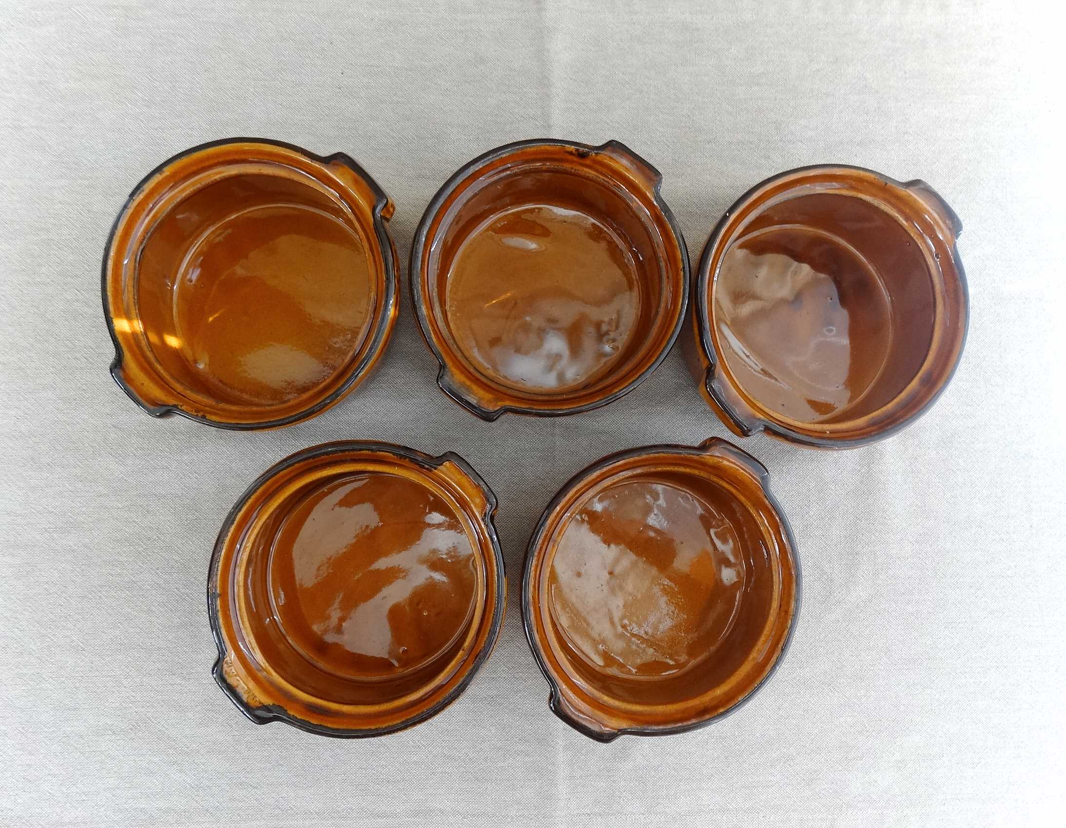 5 cocottes rondes en grès avec couvercle vintage