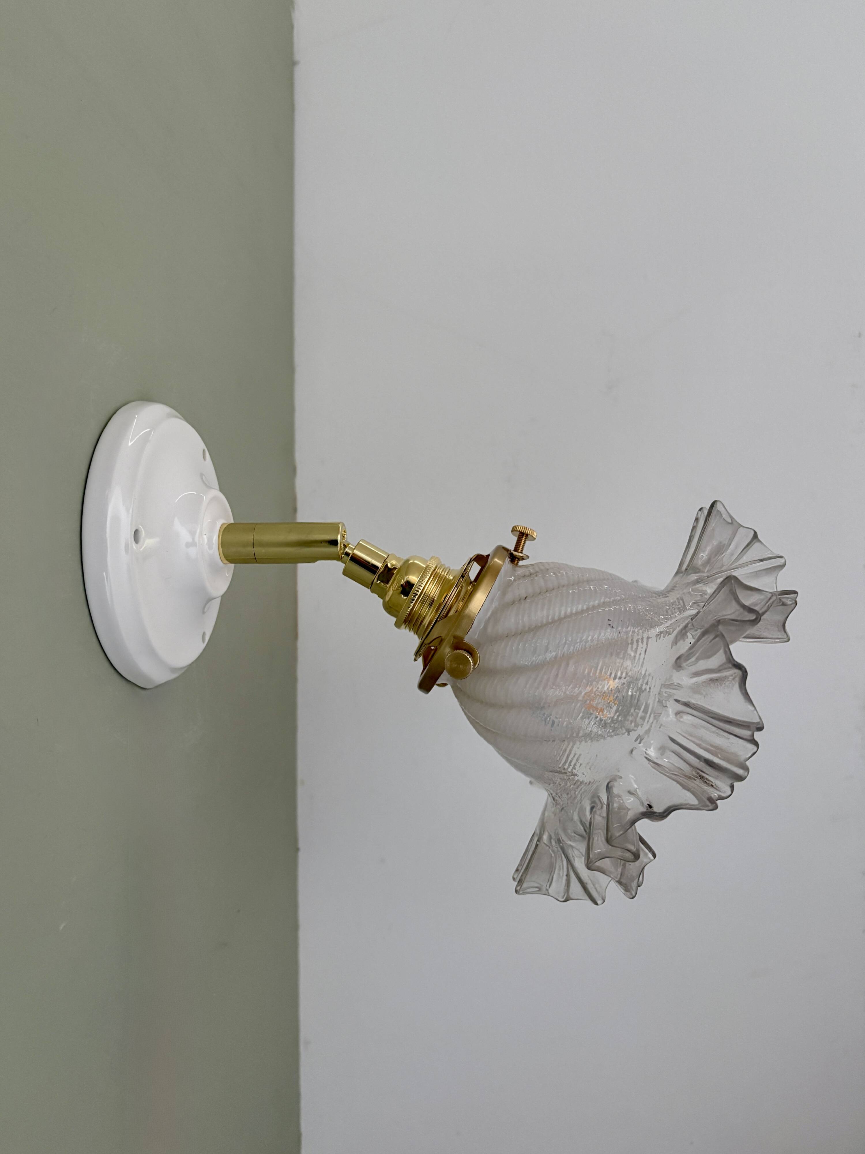 Vintage tulip wall lamp in white and transparent glass