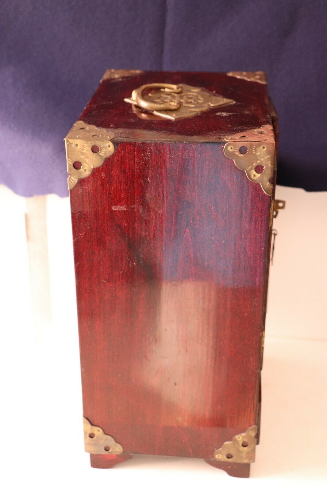 Chinese jewelry box in carved wood and inlaid stones 19th
