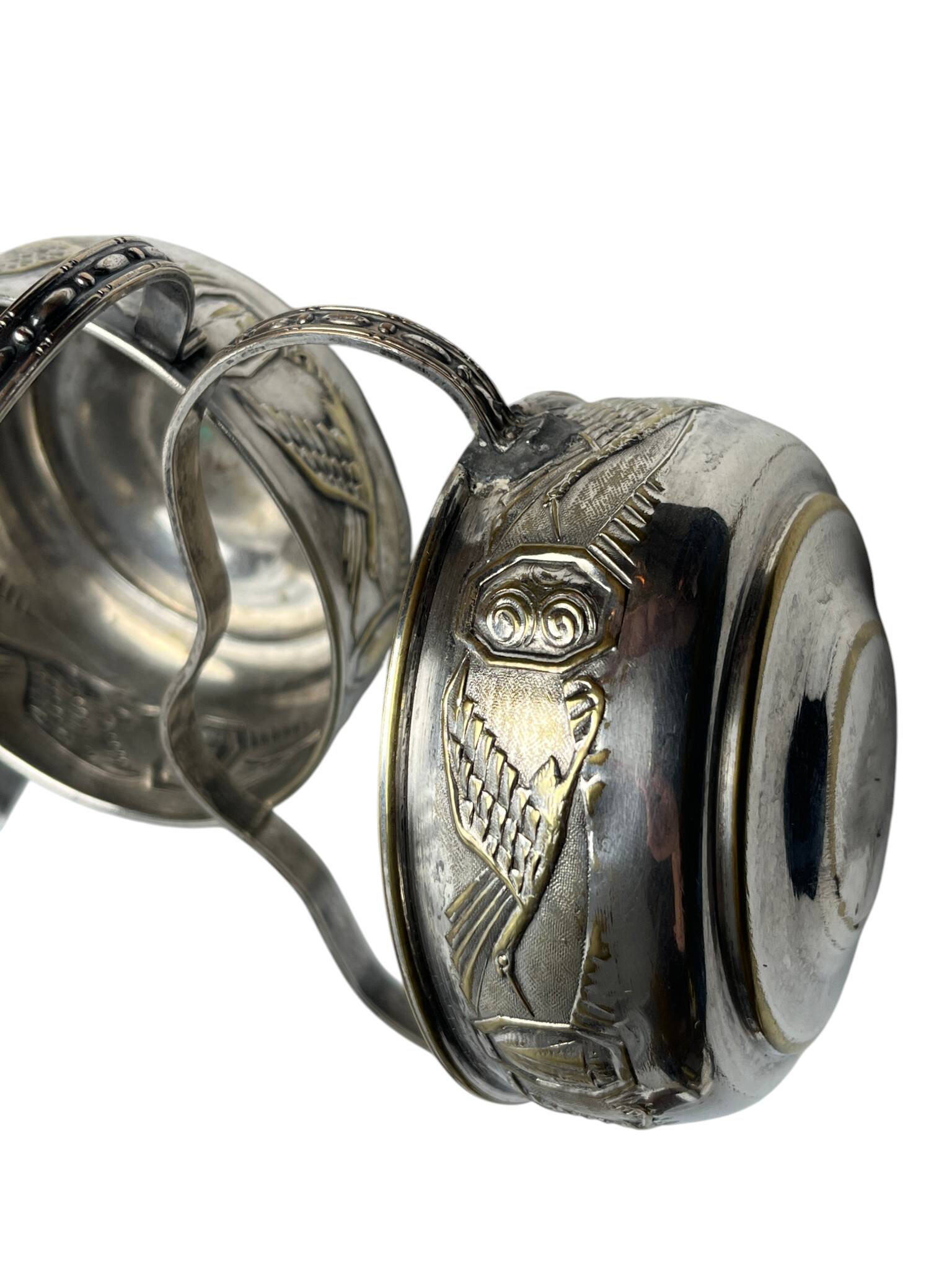 Art Deco pair of basket-shaped bowls with handles, silver-plated, circa 1940.