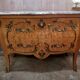 Commode galbée en loupe d'orme et bronze