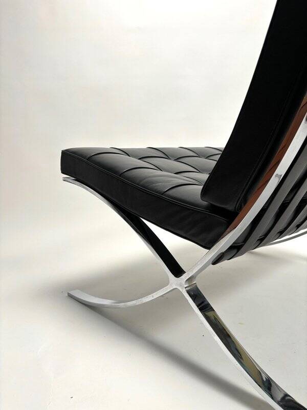 Paire de chauffeuses Barcelona attribuées à Mies Van Der Rohe pour Knoll International, années 1980