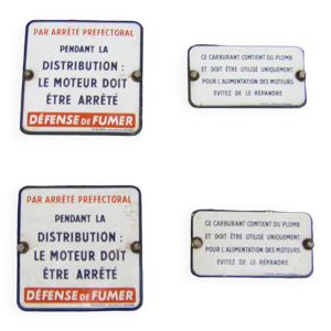 Quatre plaques de pompe à essence