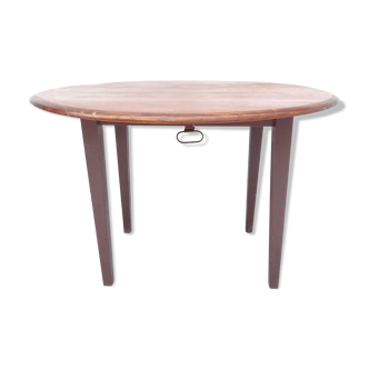 Round table with flaps