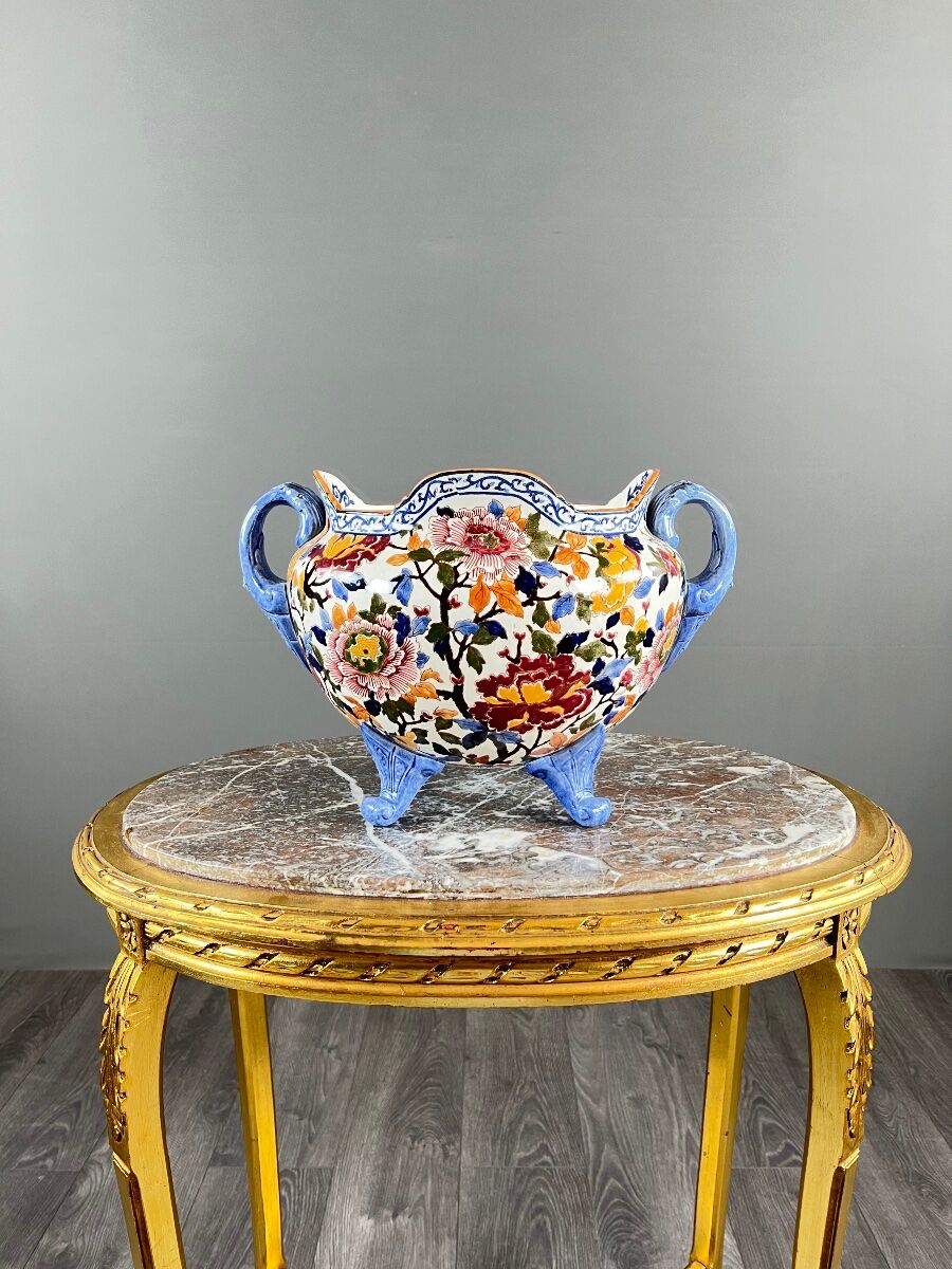 Large earthenware cache-pot from Gien with peony decoration, 20th century.