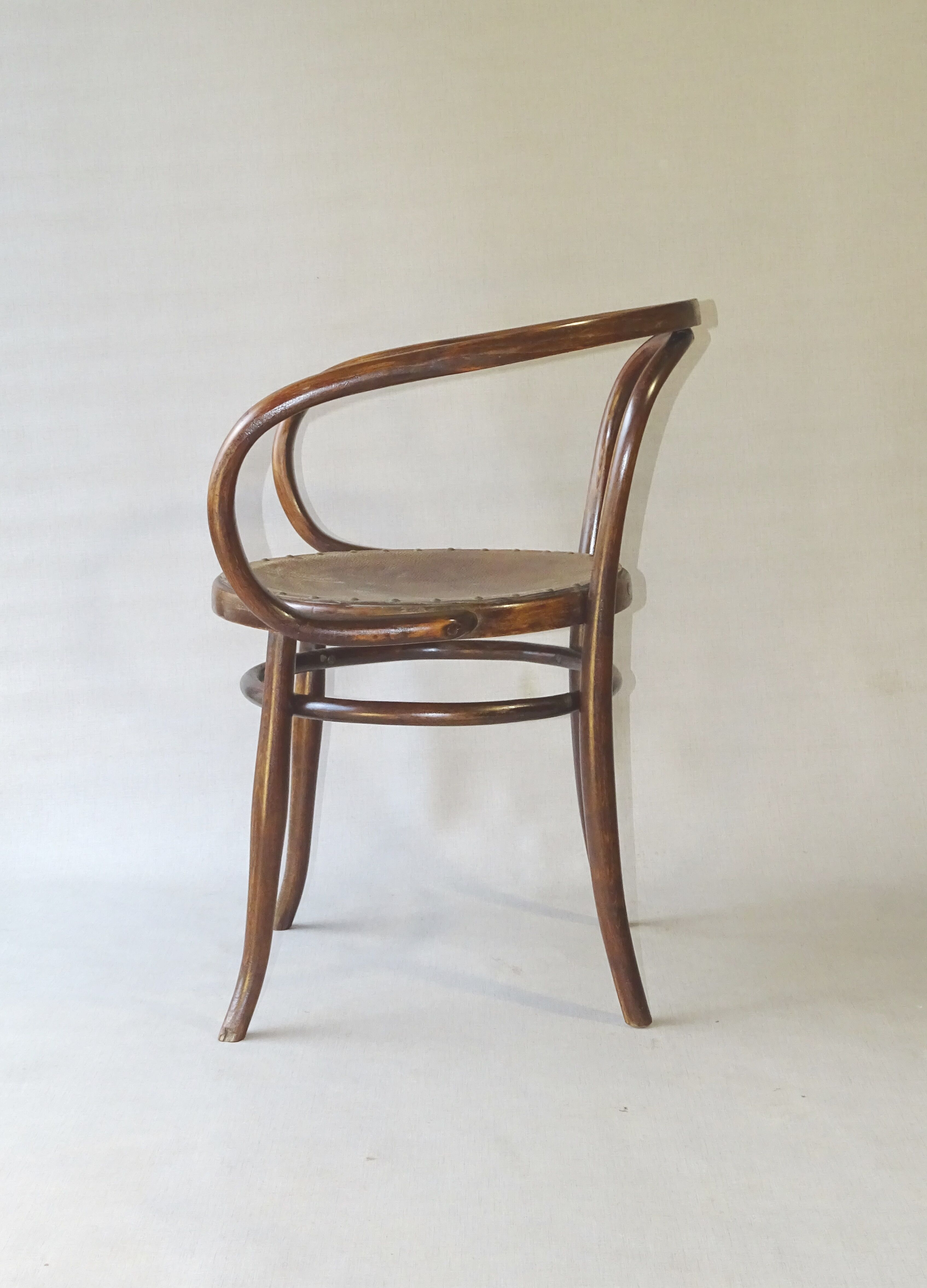 Le corbusier bentwood armchair by ungvar b9 1900 leather seat