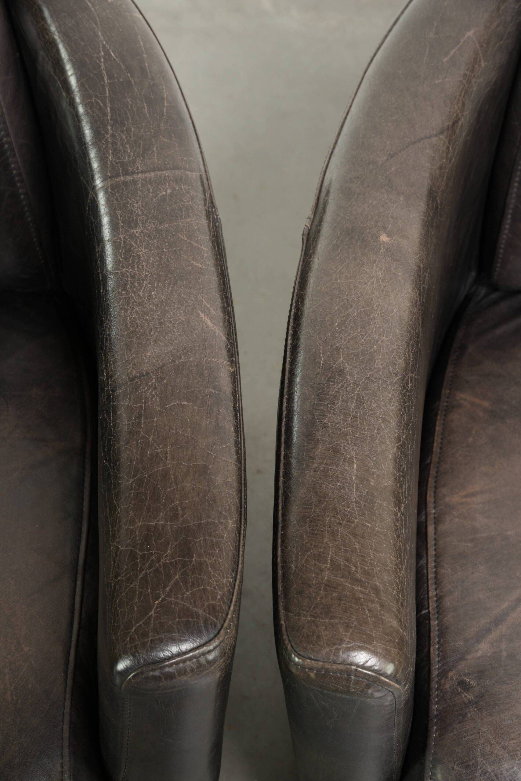 Ensemble vintage de 2 fauteuils en cuir de vachette au design Aviateur.