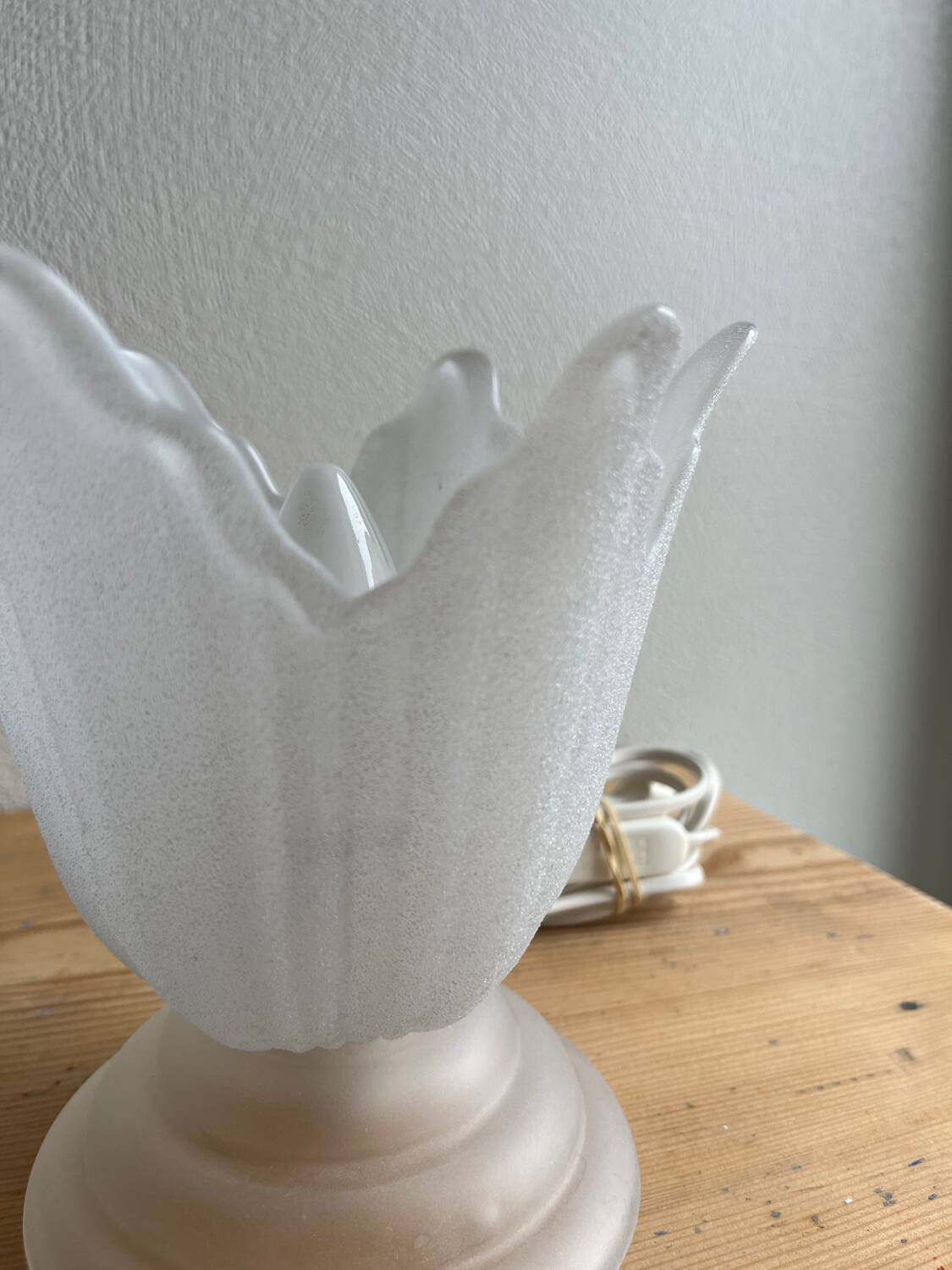 Vintage tulip glass flower lamp