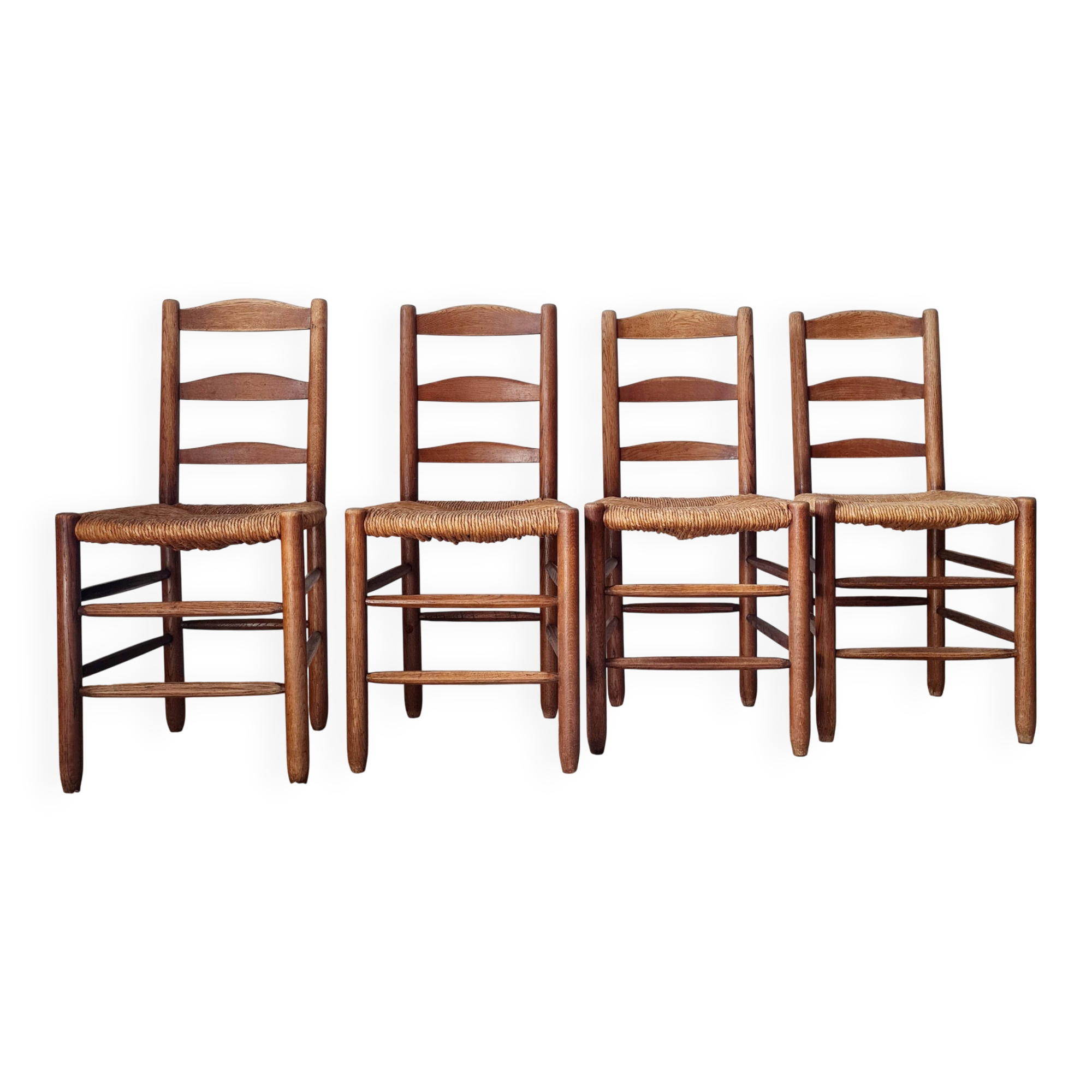 Set of 4 rustic chairs in solid oak and straw.