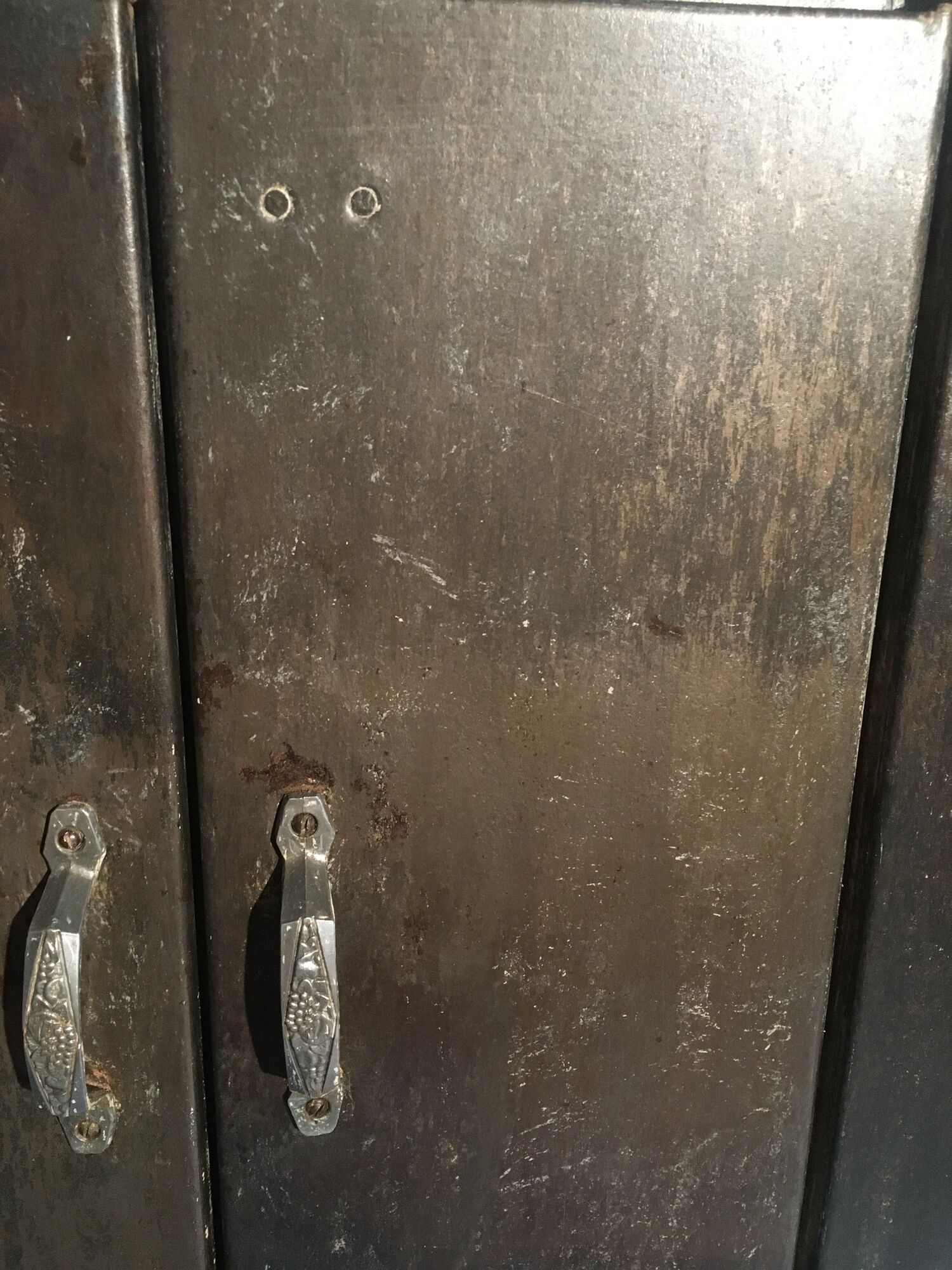 Renovated kitchen furniture and revisited in 50s metal