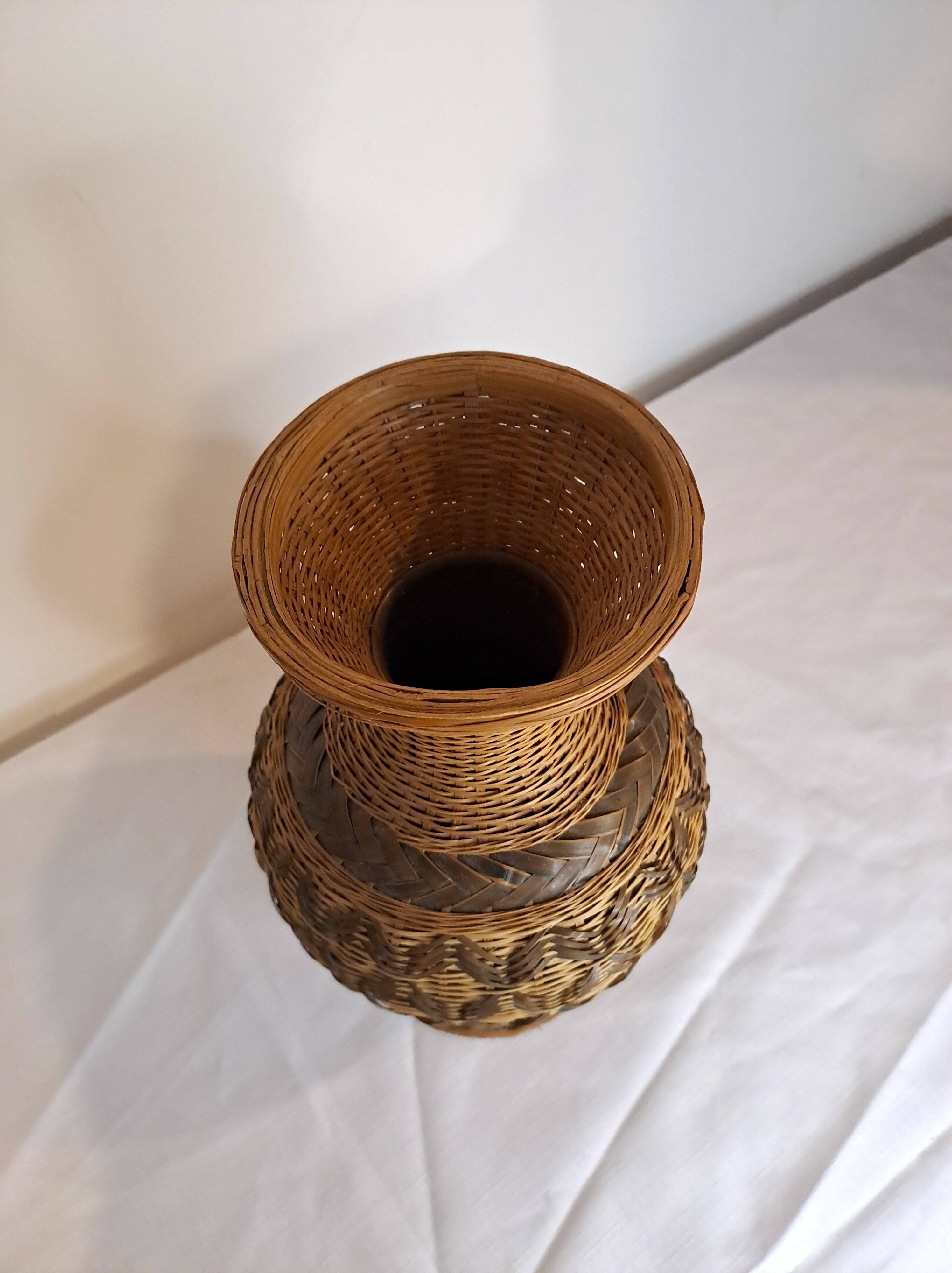 Woven rattan & ceramic vase – handcrafted decorative piece
