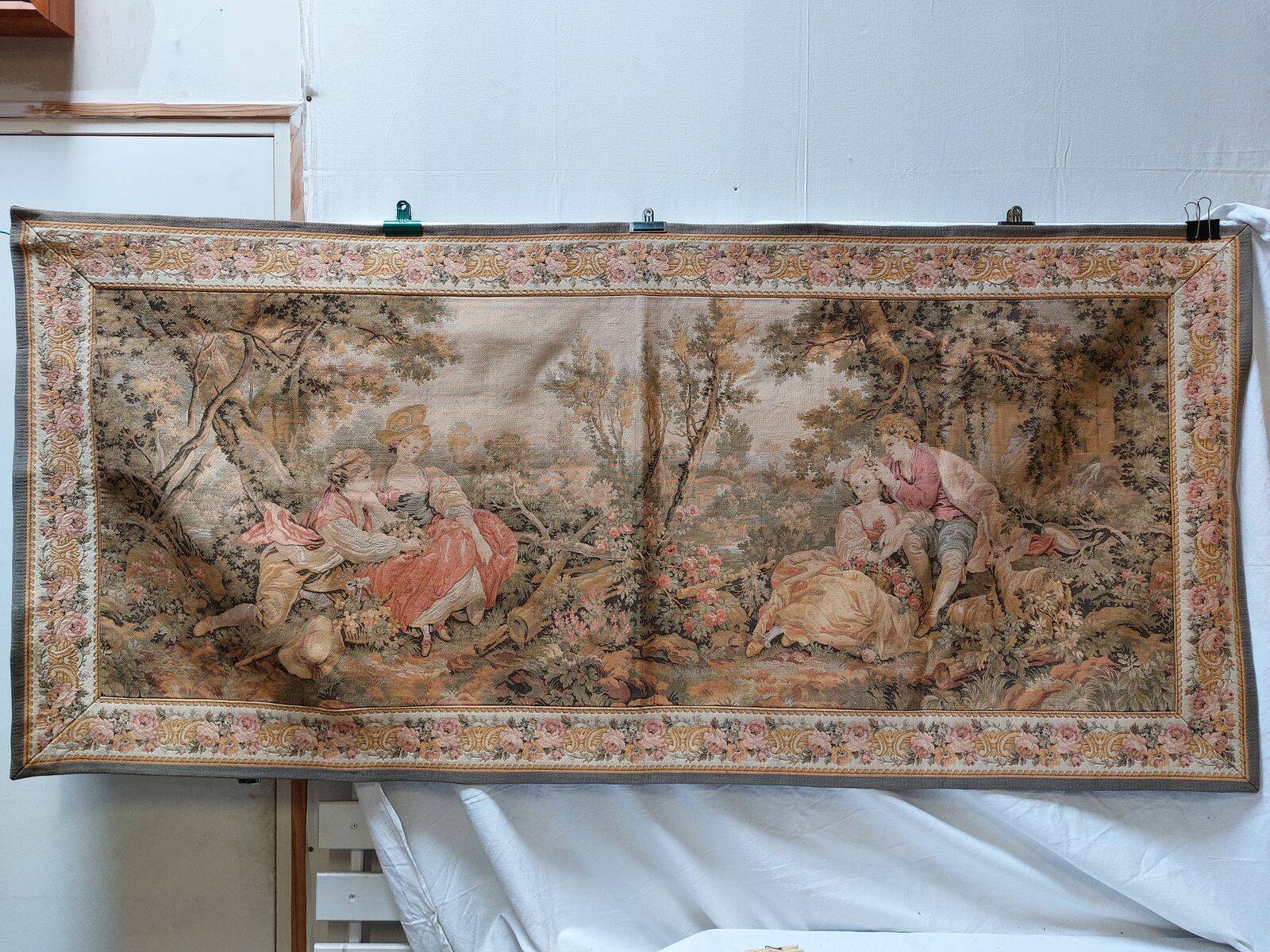 Large Aubusson-style wall tapestry with a gallant scene, 196 cm