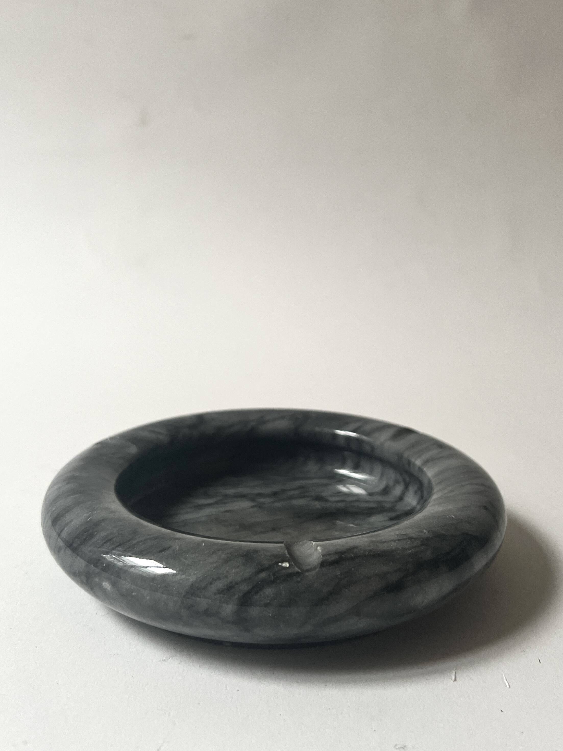 Cendrier marbre gris veiné, Italie 1970