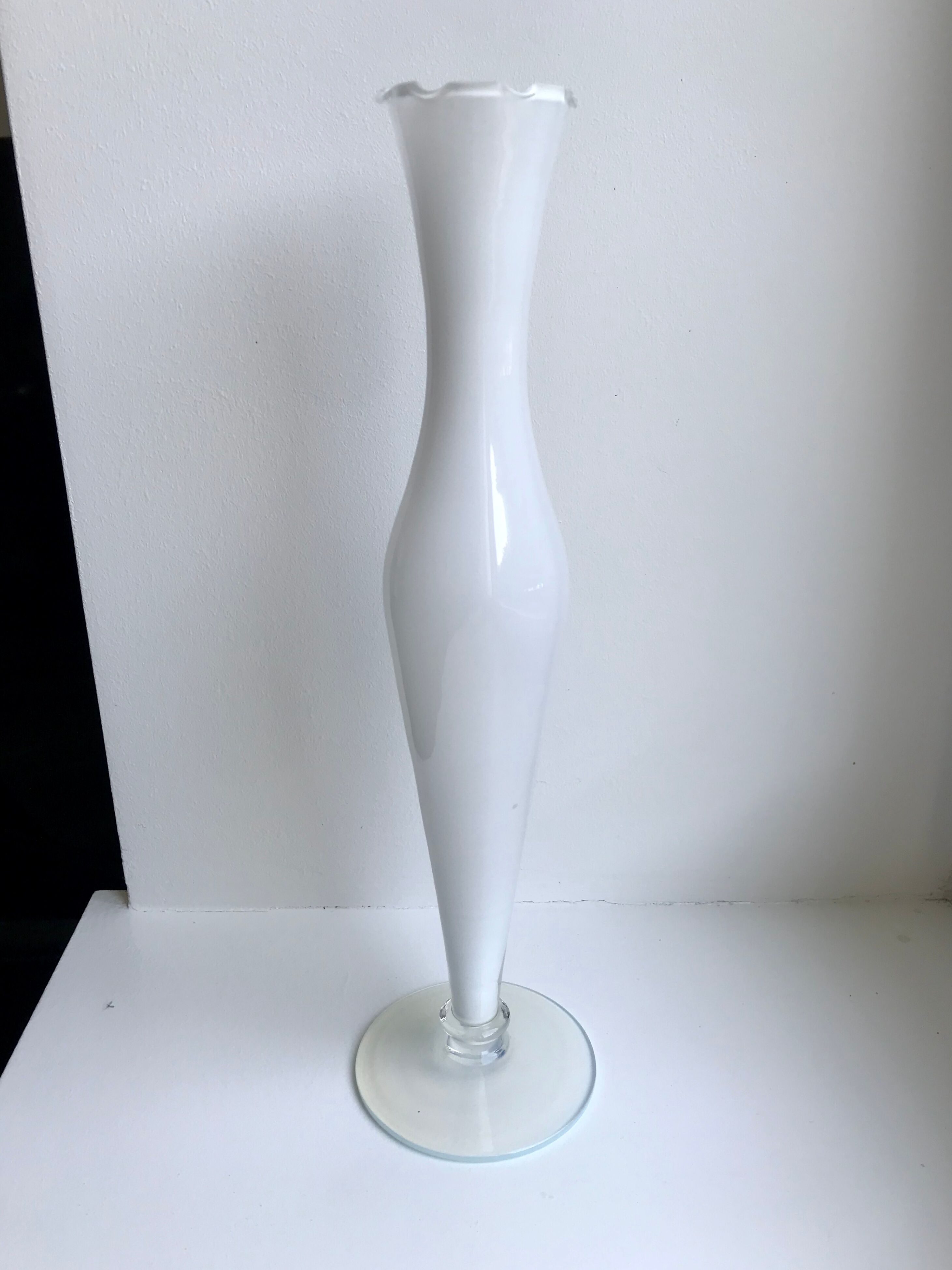 Serrated opaline vase 30/40s