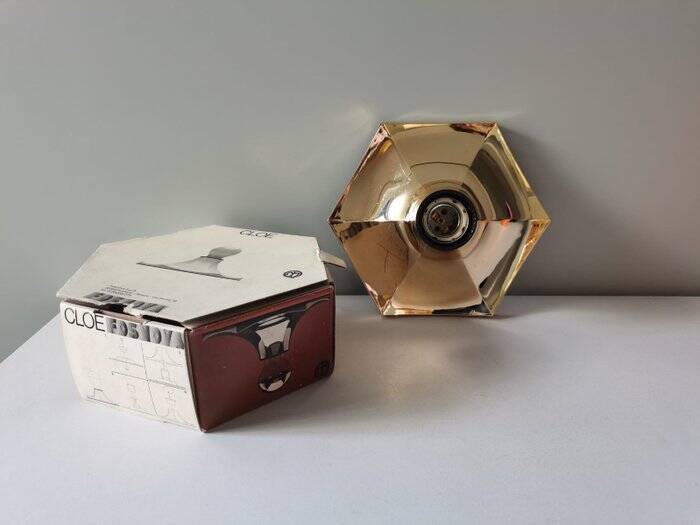 Pair of Italian wall lights by Fosnova from the 1980s.