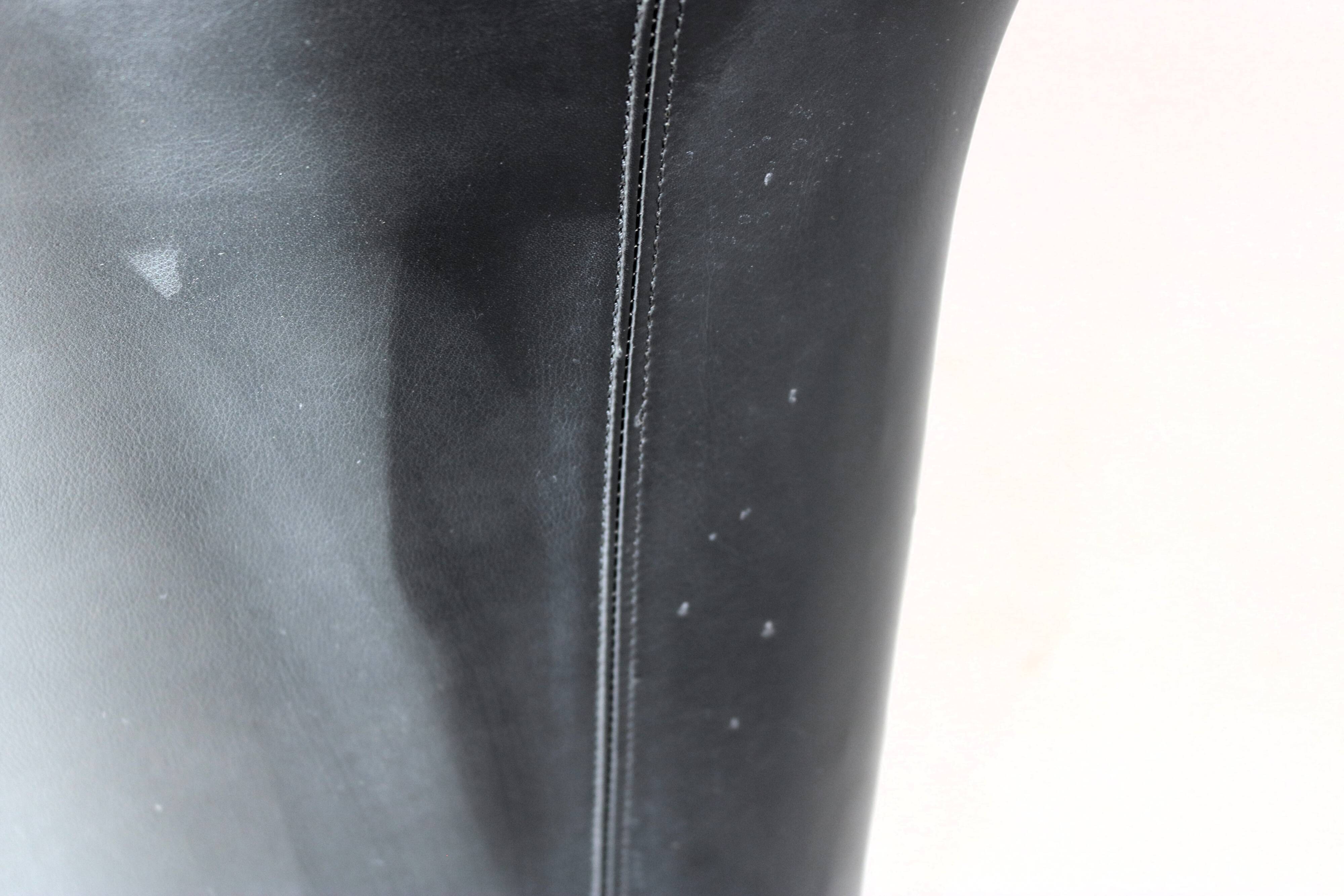 vintage sofa + ottoman | sitting area | A. Citterio | Moroso