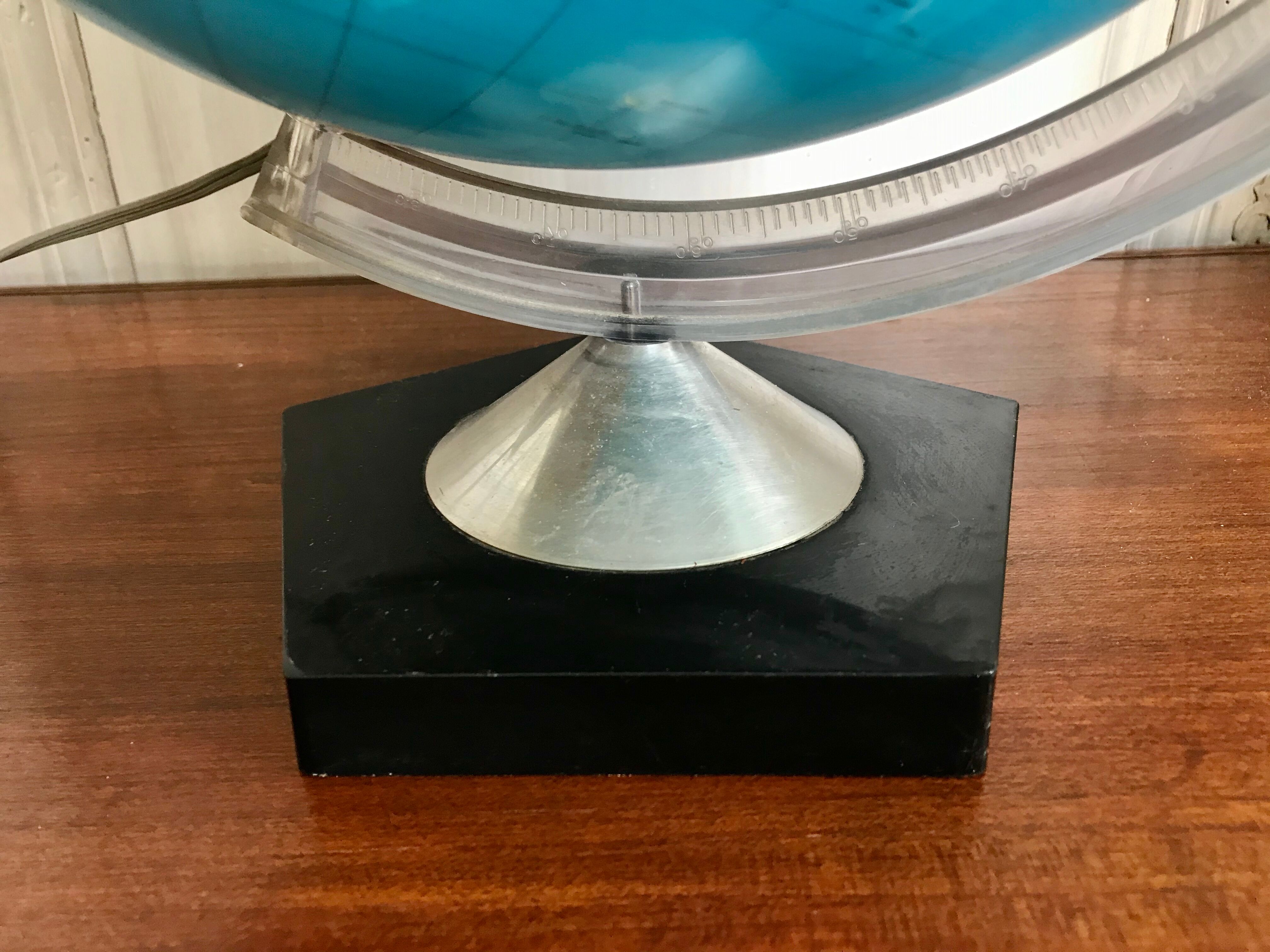 Globe terrestre lumineux vintage