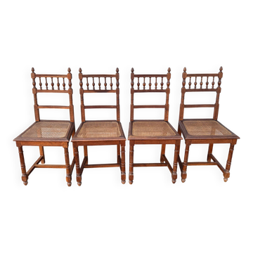 Ensemble de 4 chaises anciennes en bois et cannage – style Henri II