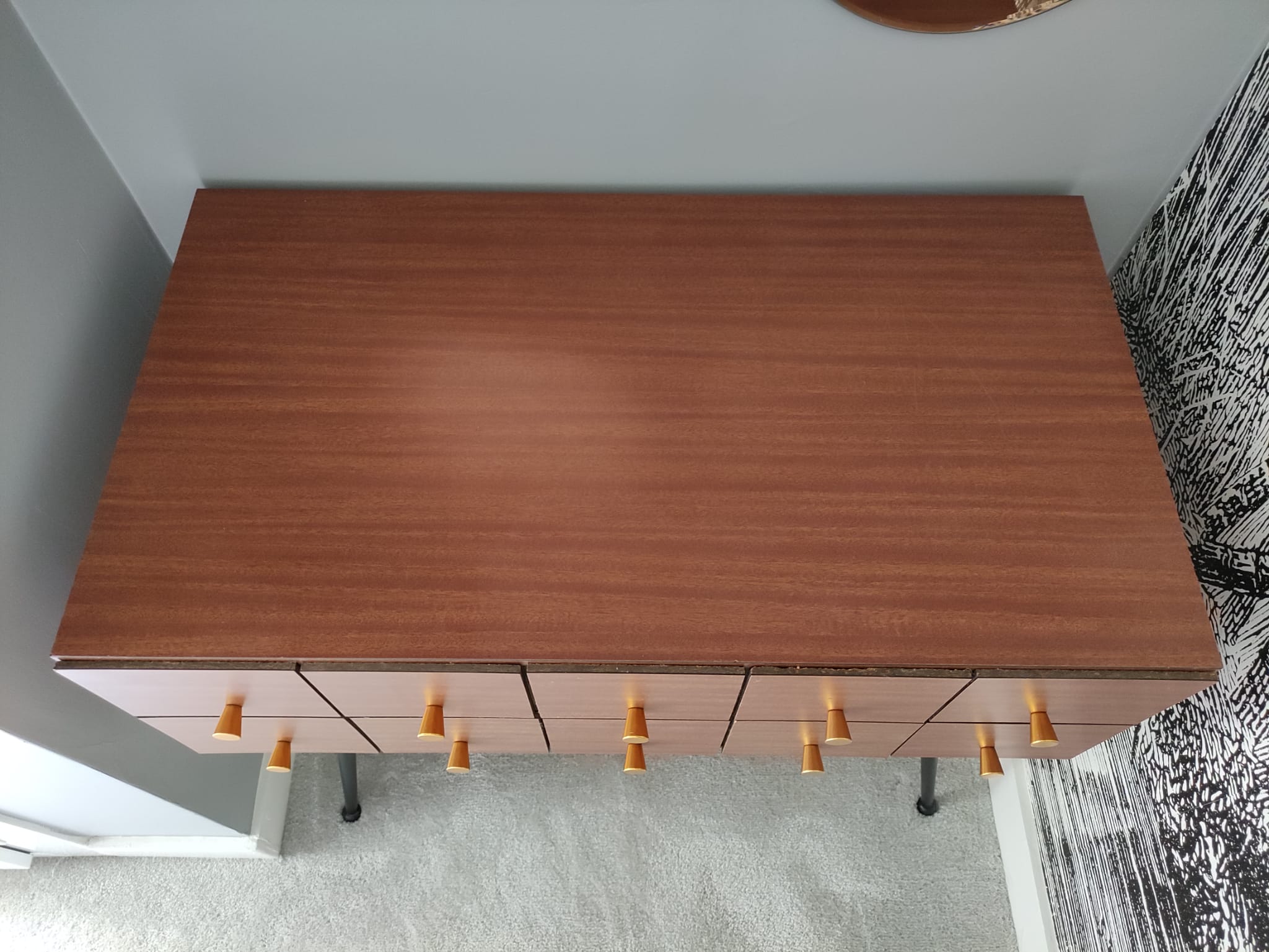 Console cabinet with drawers