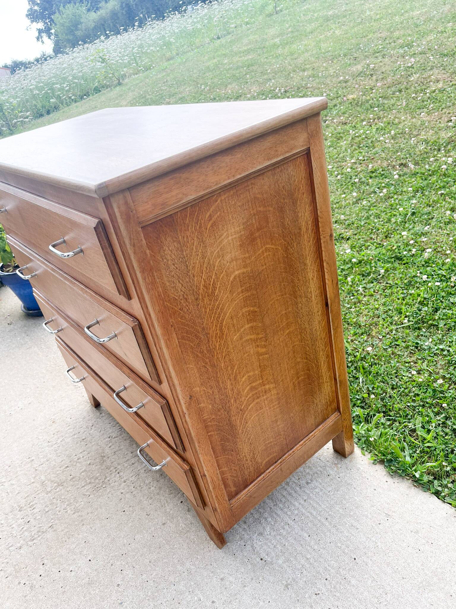 Scandinavian style 4-drawer chest of drawers