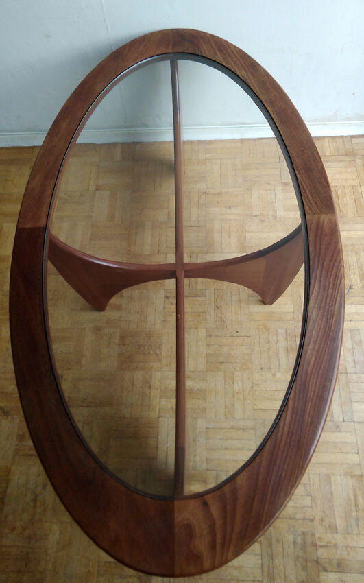 Astro oval coffee table - designer Victor Wilkins - edition g plan - 1960