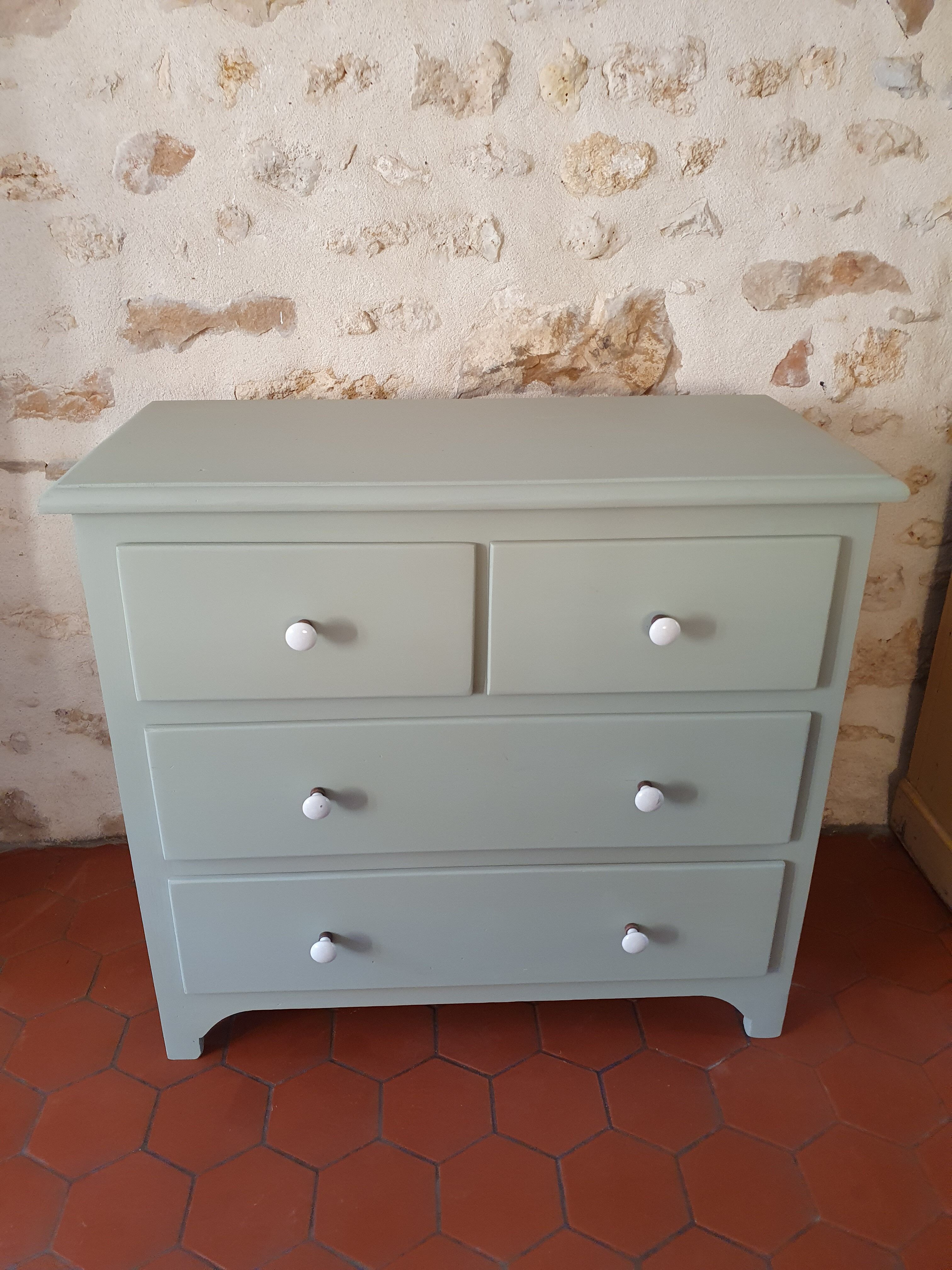Vintage chest of drawers