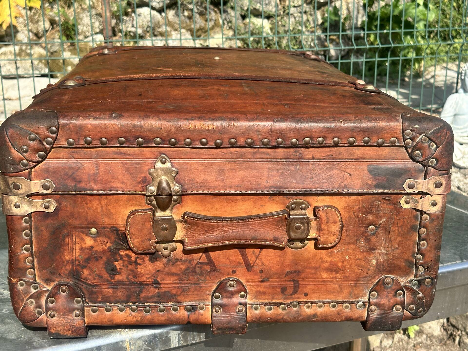 Large suitcase or trunk - leather suitcase, period 1910/1920.