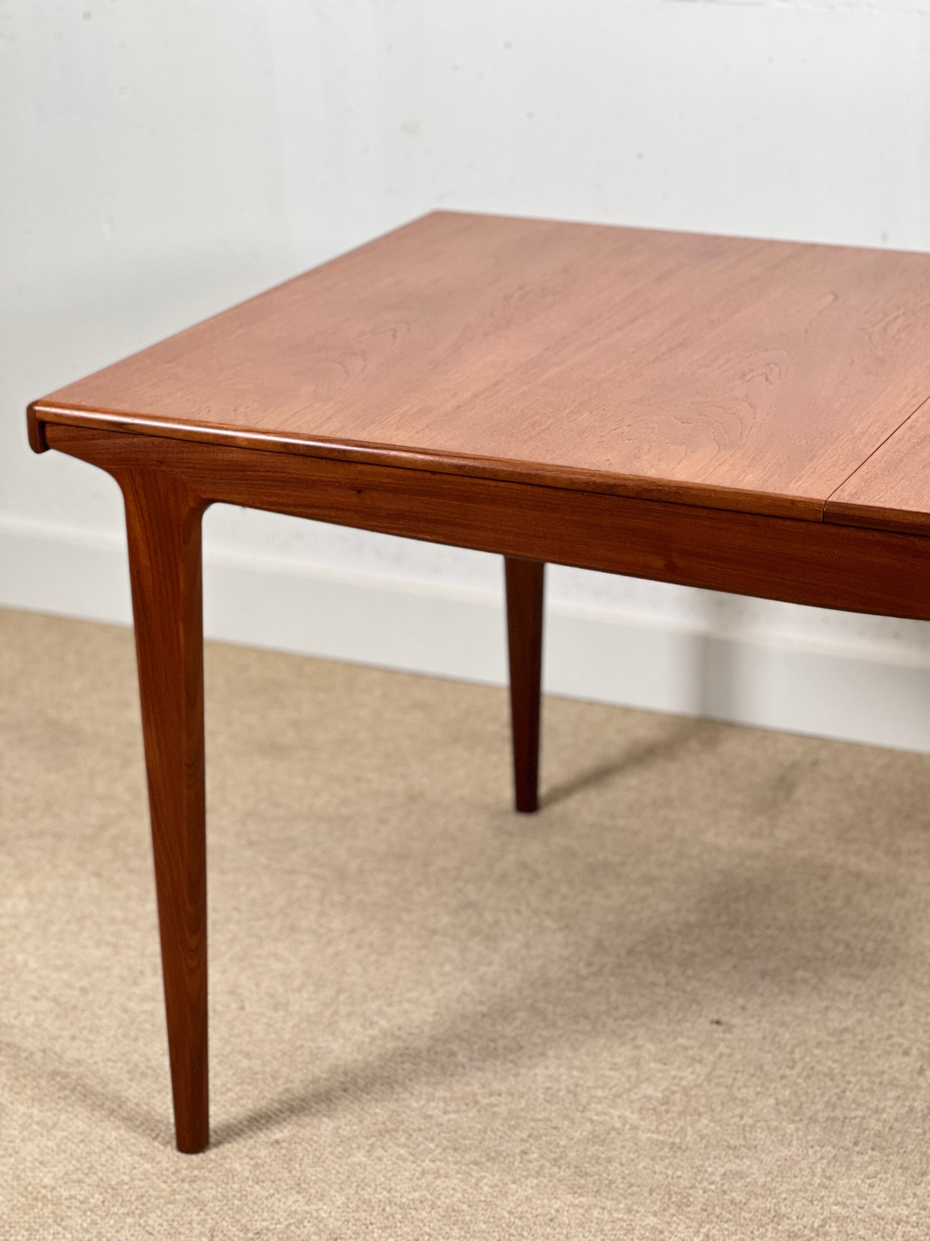 Table à manger de John Herbert en teck, collection Fonseca
