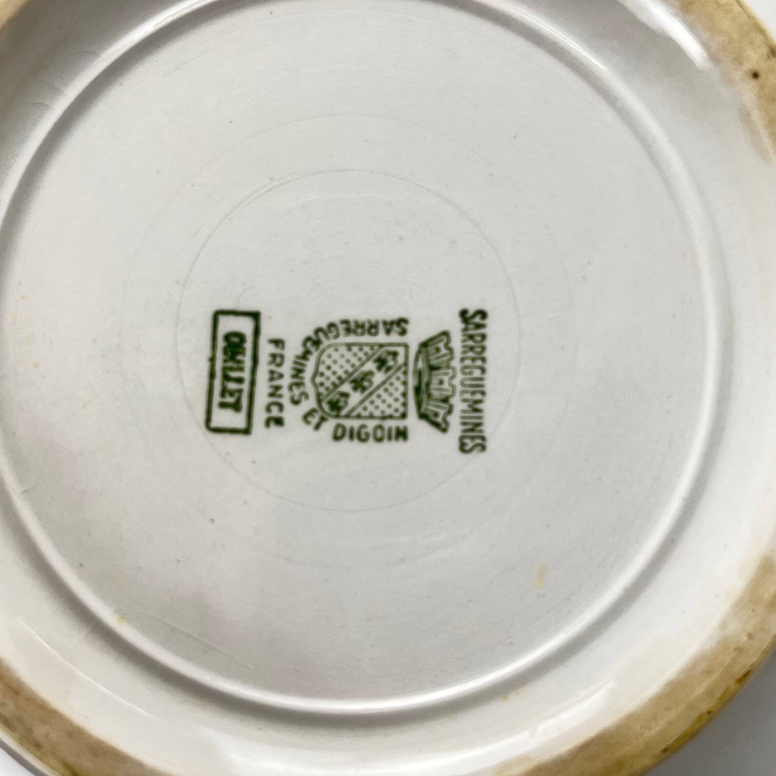 Sarreguemines "Oeillet" salad bowl, 1920-50, red