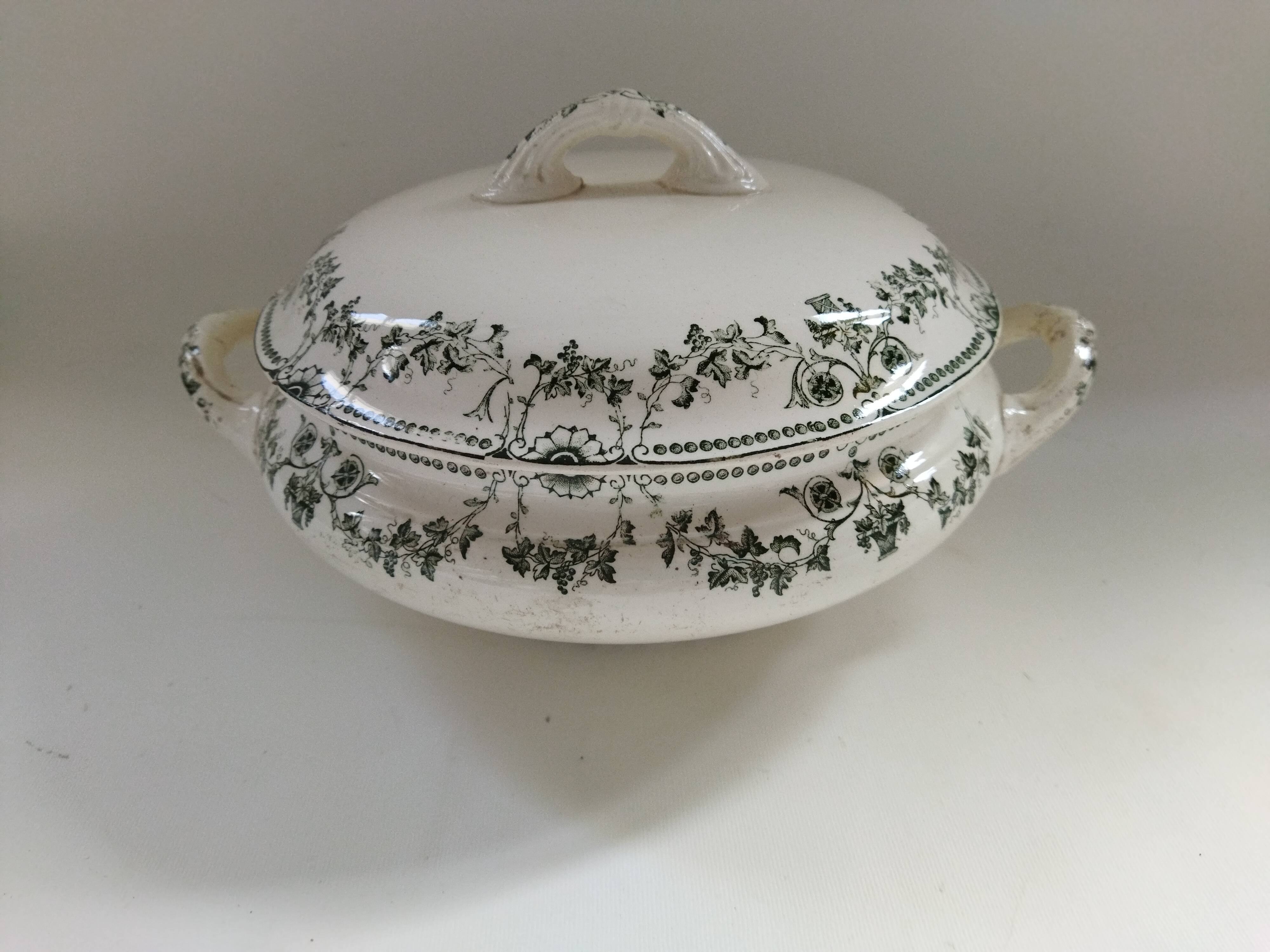 Badonviller "Champagne" iron clay vegetable dish