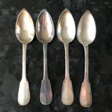 Pop-up Christmas 2022 Set of 4 silver spoons dating from the early twentieth century.