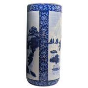 Porte-parapluies en porcelaine bleue et blanche, décor de paysage, années 1970-1990
