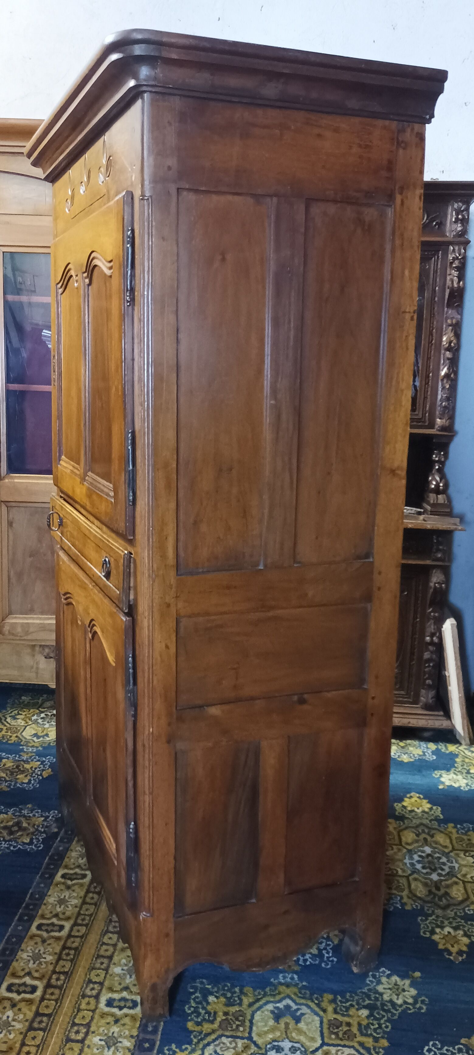 Louis XV standing man in walnut