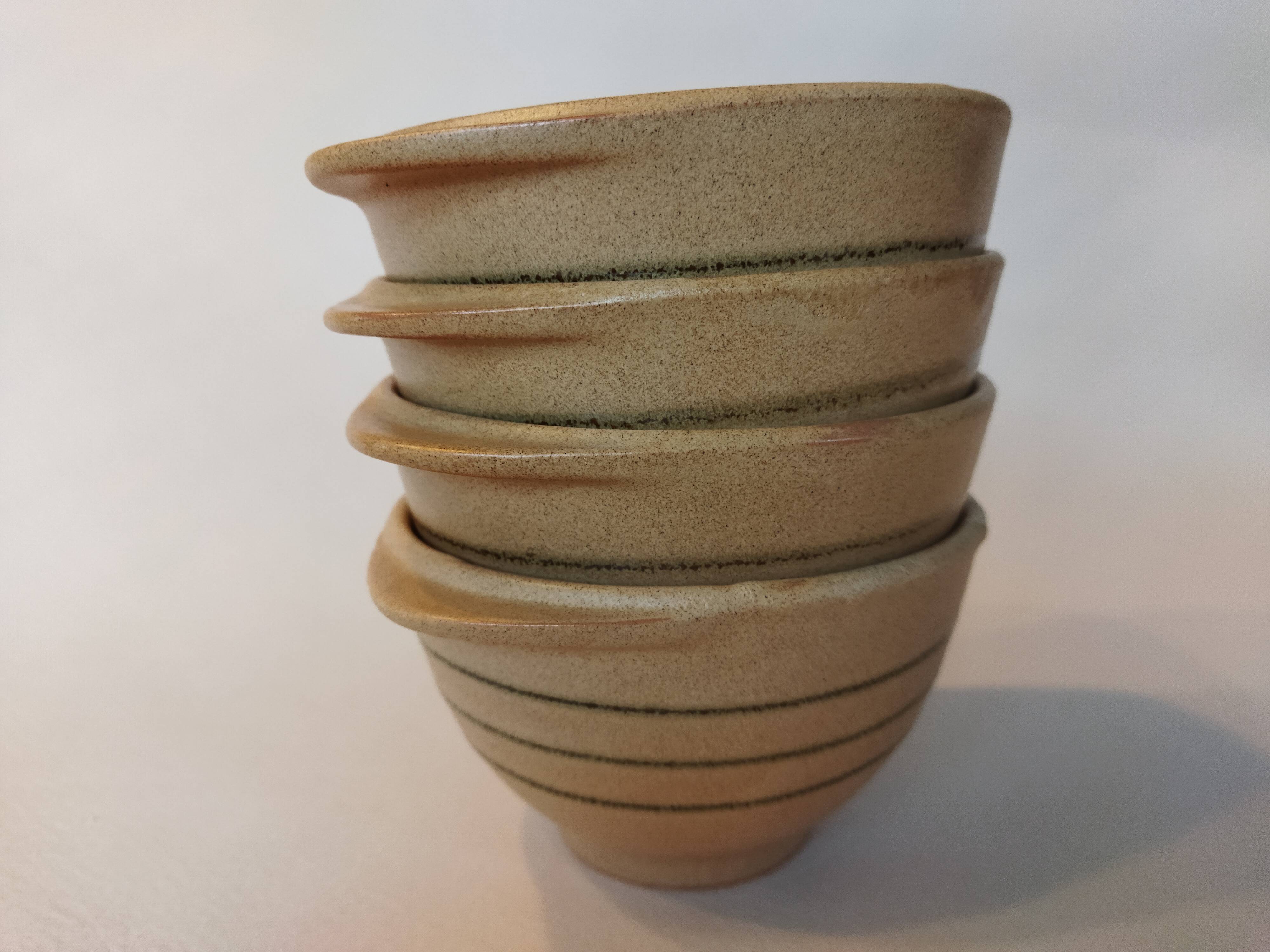 4 ear bowls in Sarreguemines sandstone