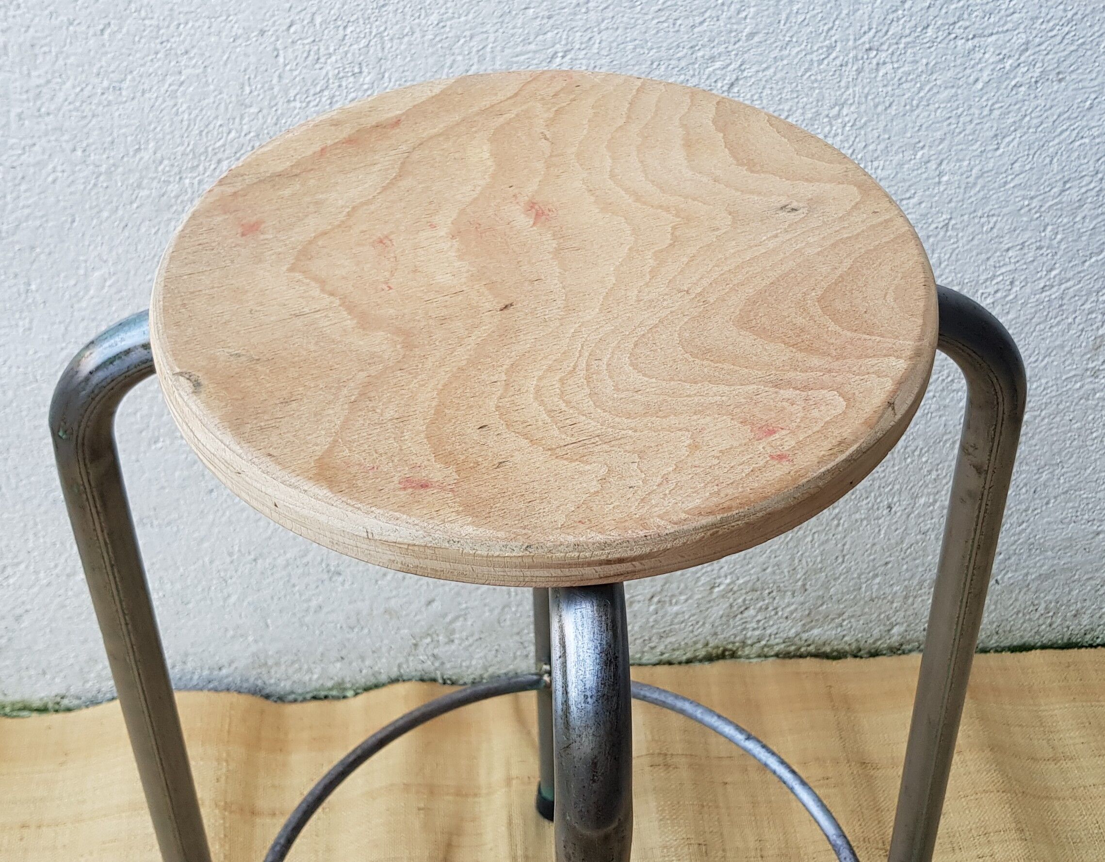 High metal and wood stool