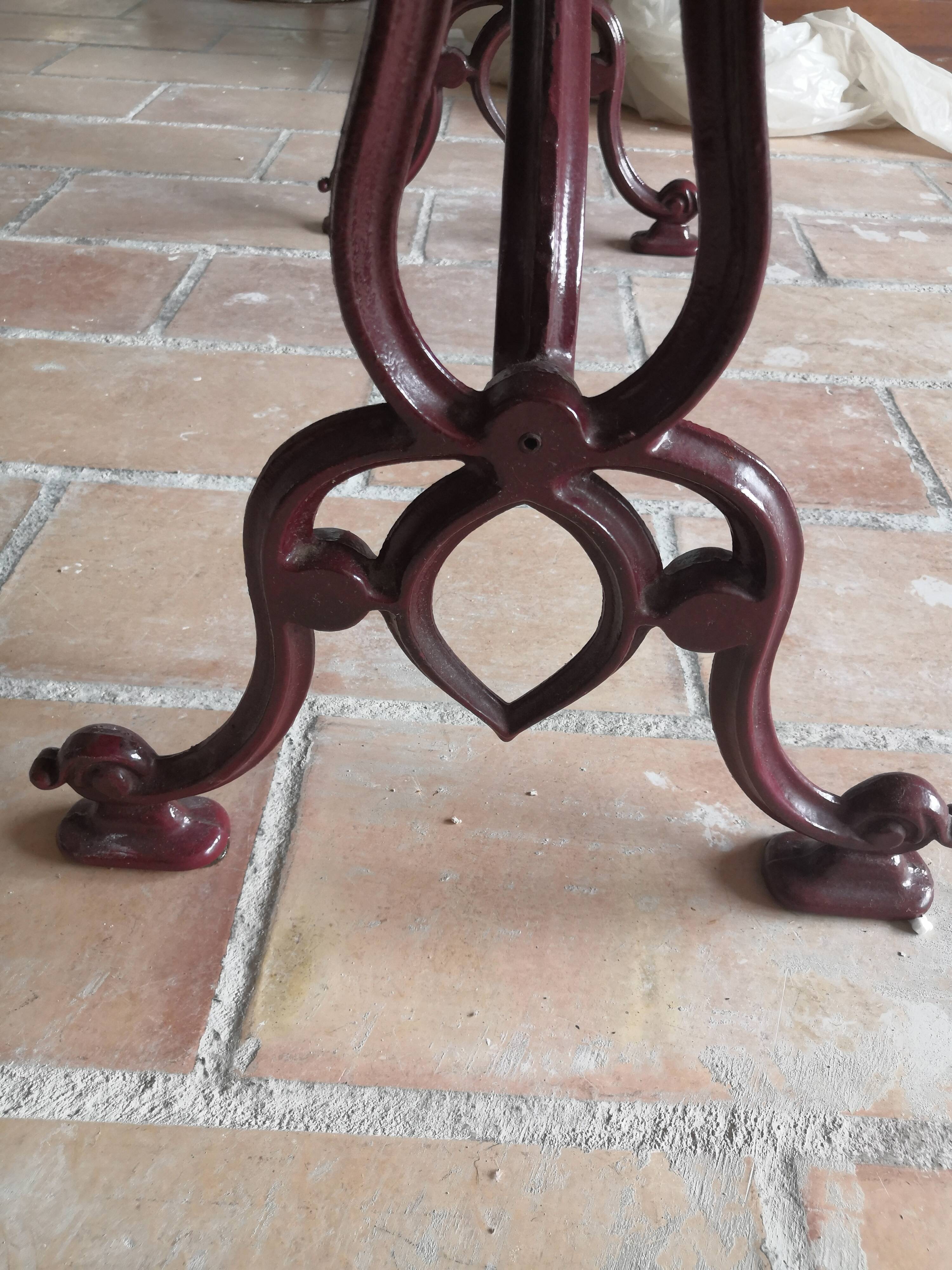 Bistrot table marble brown burgundy cast iron base