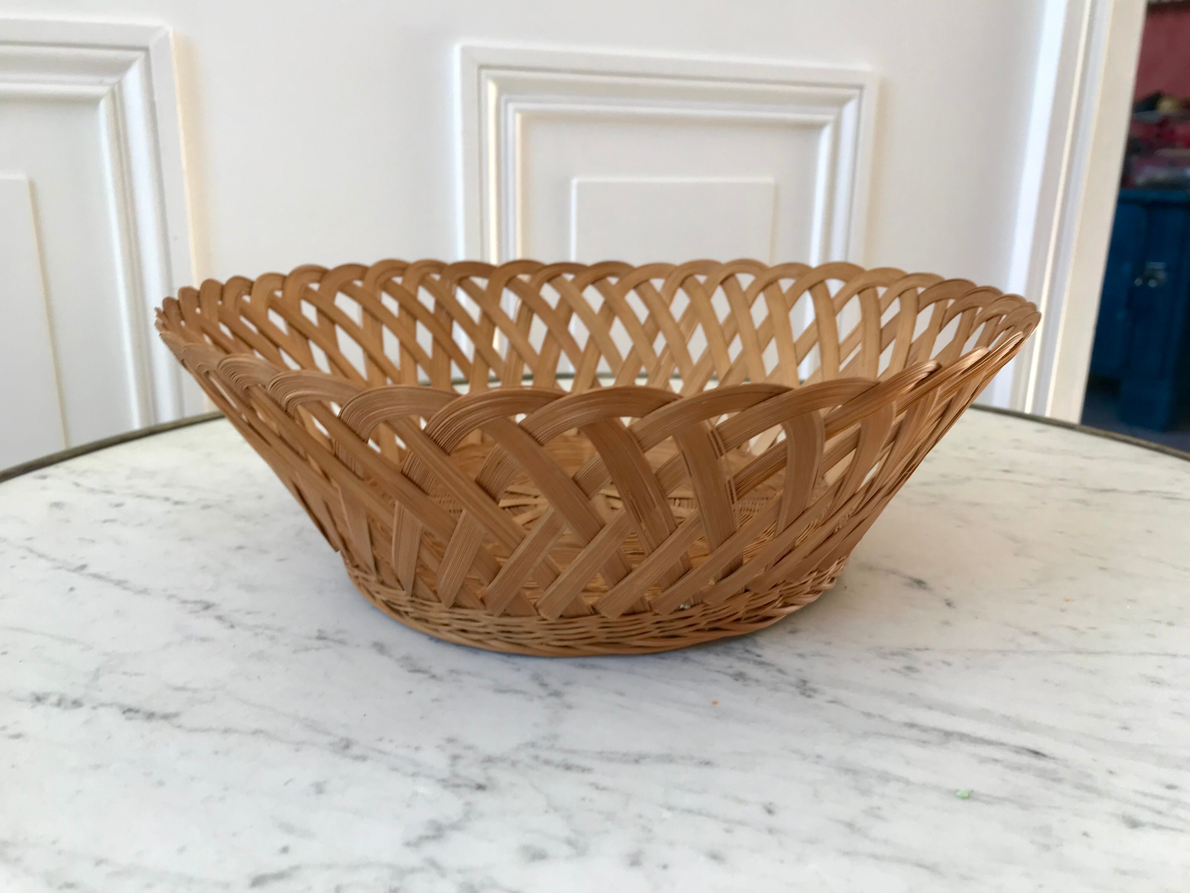 Round wicker basket 70s