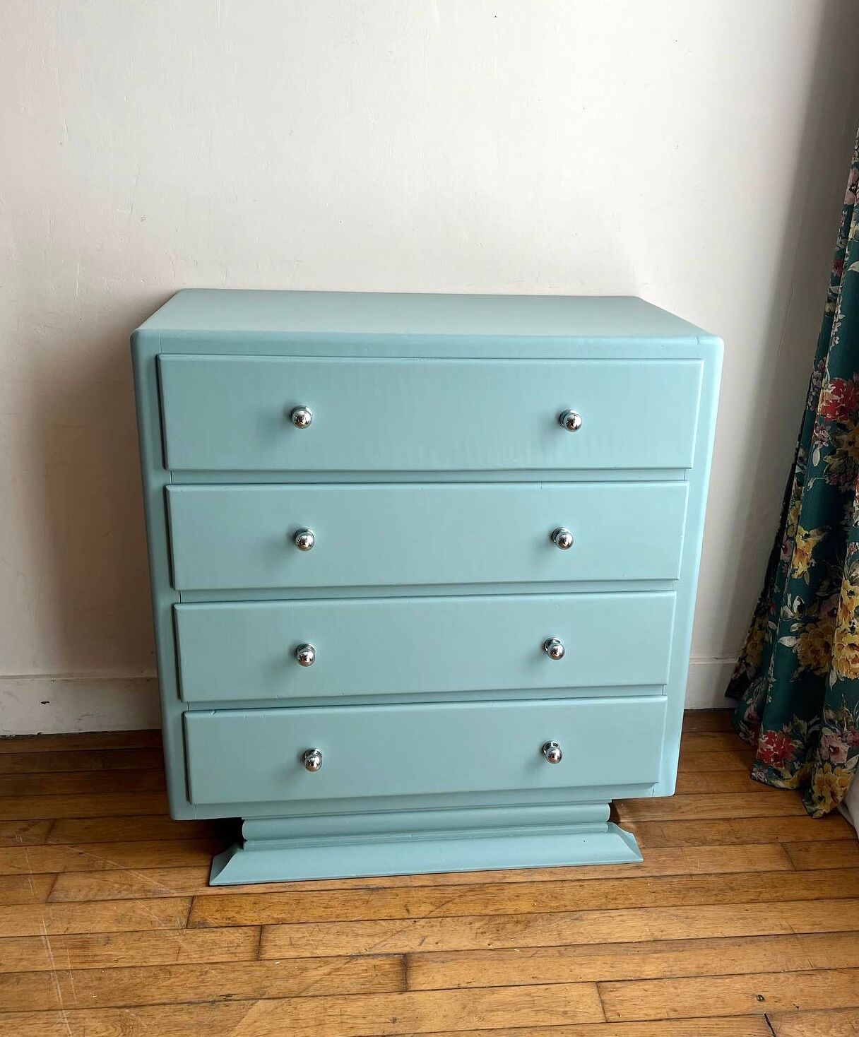 Antique chest of drawers