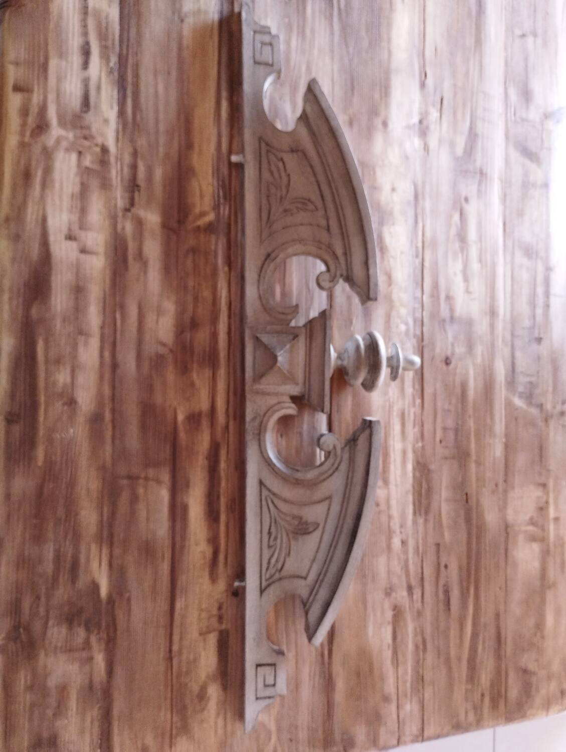 Shabby chic patina pediment