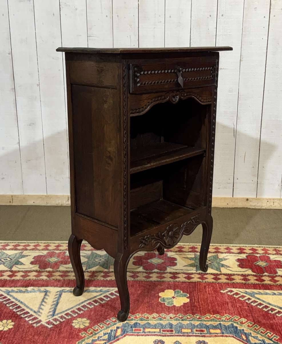 Oak accent furniture bookshelf with a drawer, early 20th century work.